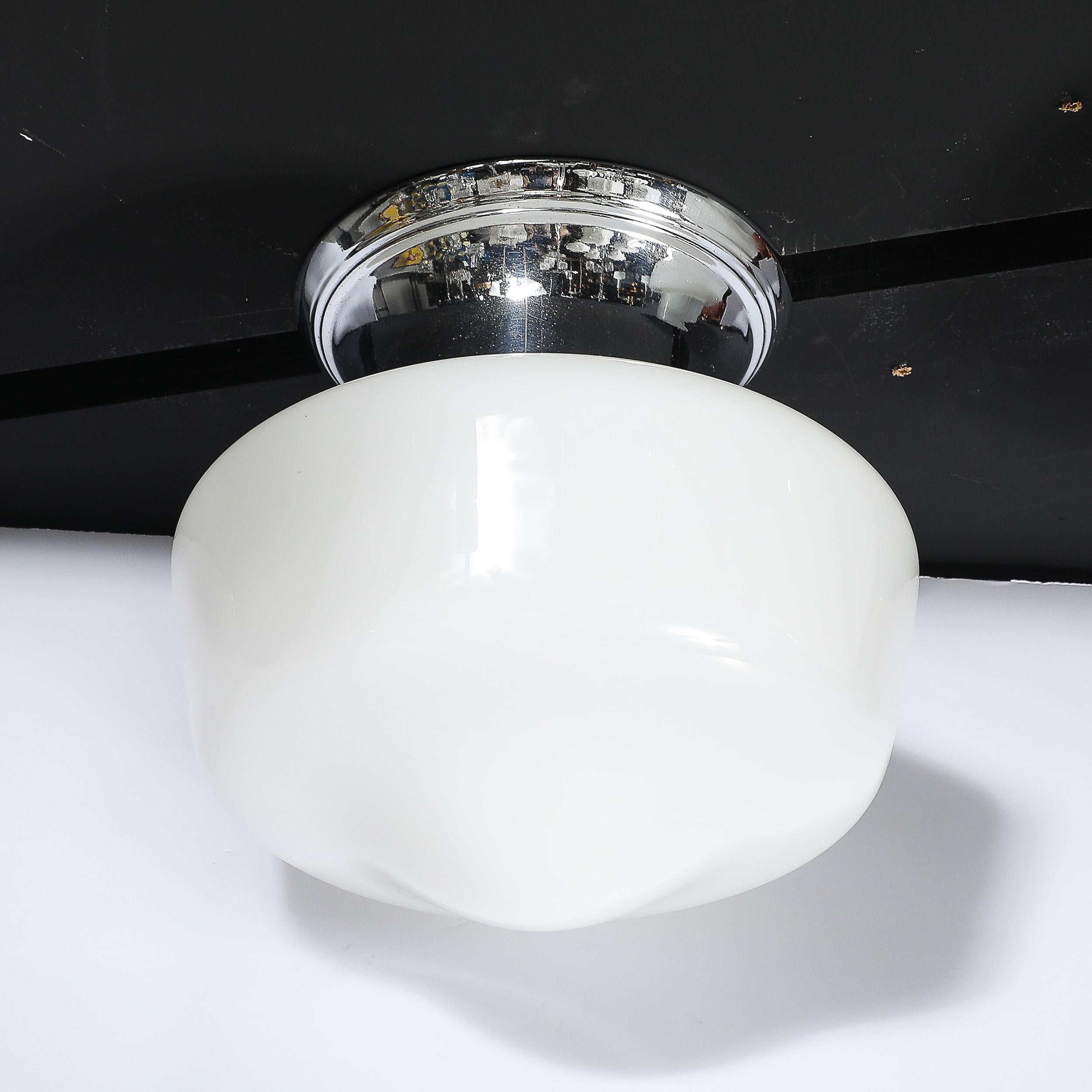 Lustre Art Déco en verre au lait cylindrique arrondi de l'âge de la machine en vente 3