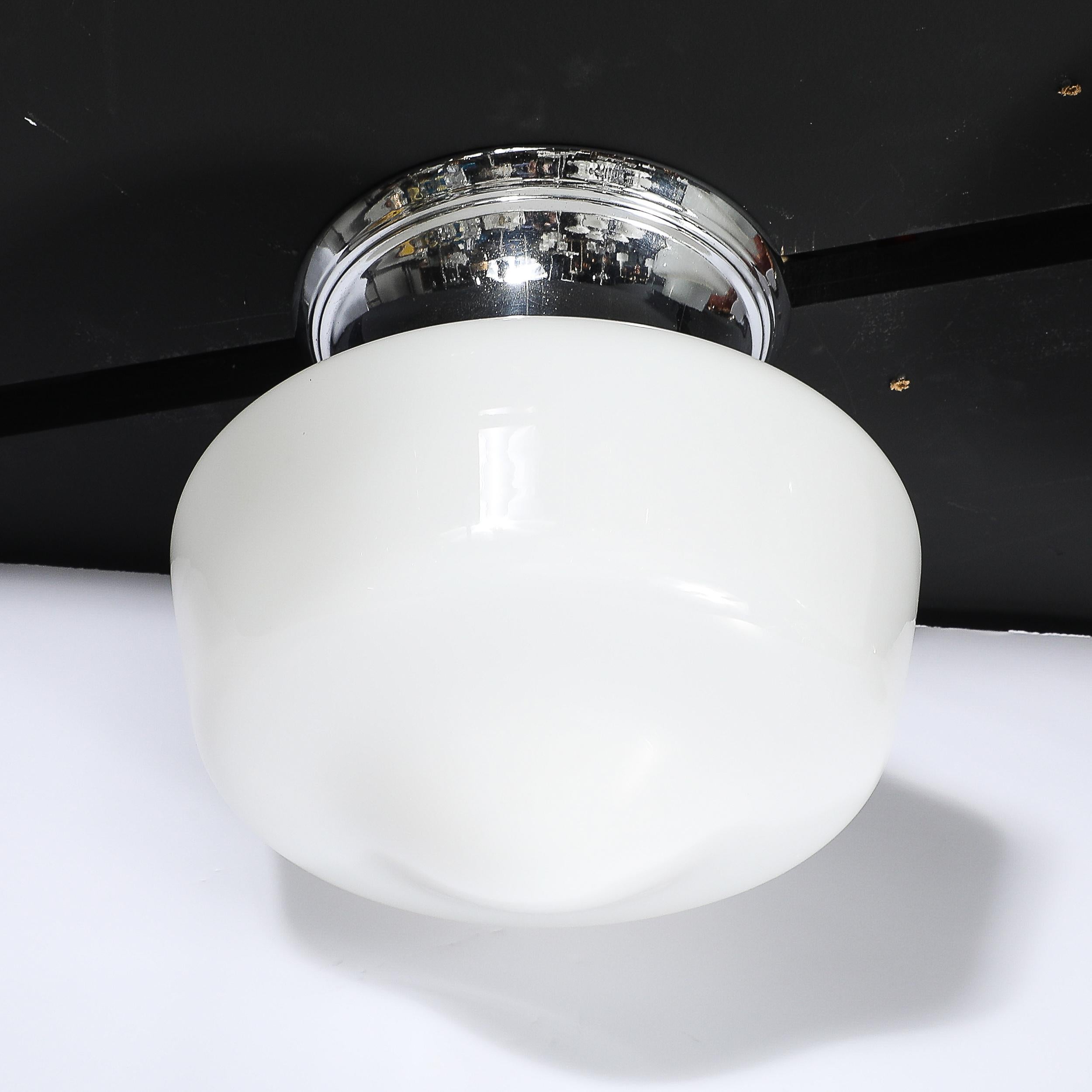 Lustre Art Déco en verre au lait cylindrique arrondi de l'âge de la machine en vente 4