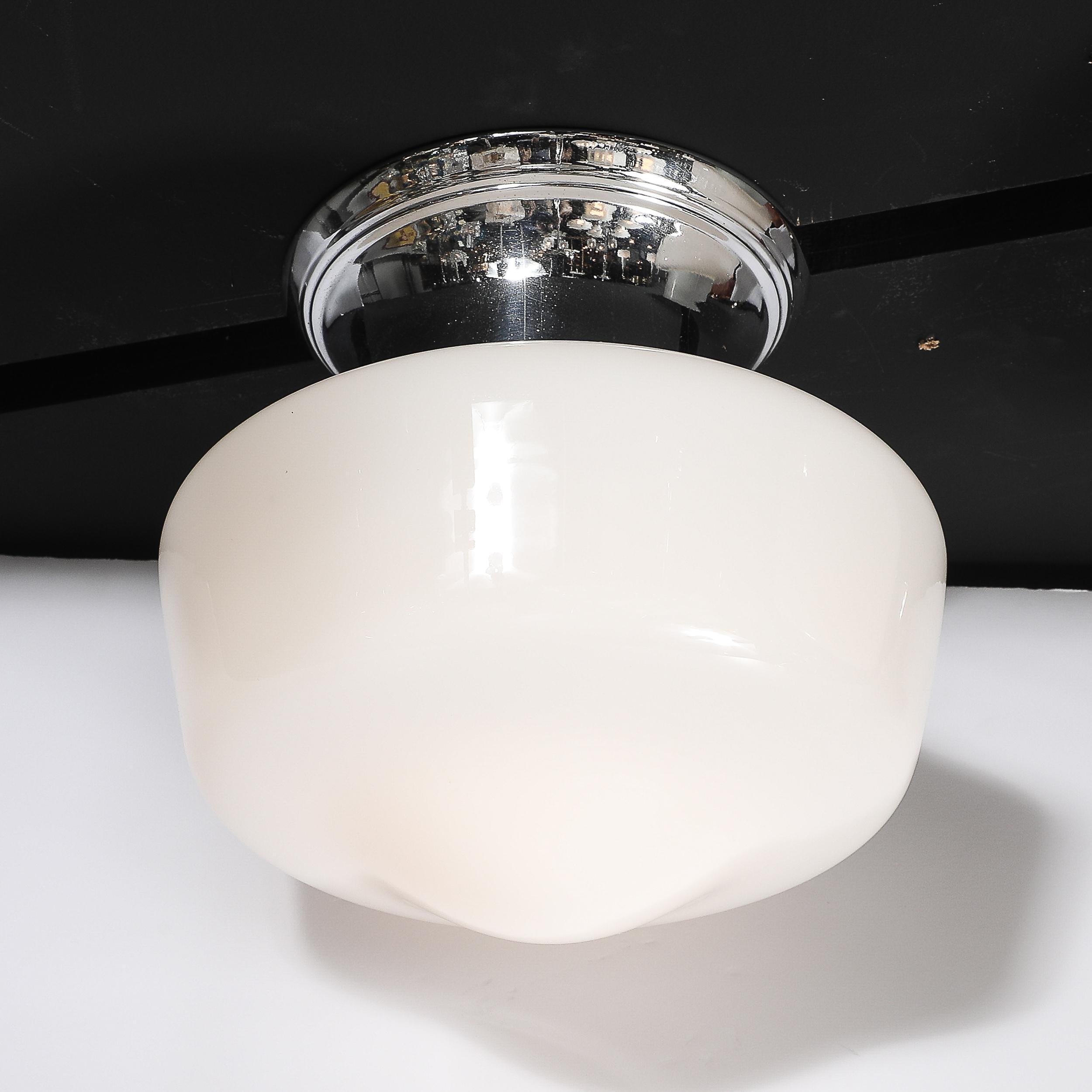 Lustre Art Déco en verre au lait cylindrique arrondi de l'âge de la machine en vente 1