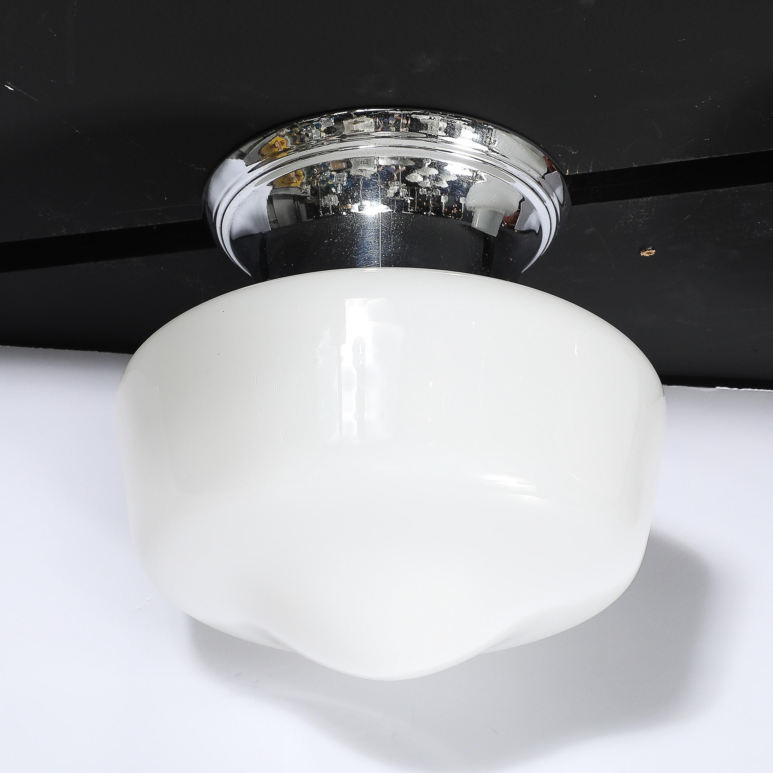 Lustre Art Déco en verre au lait cylindrique arrondi de l'âge de la machine en vente 2