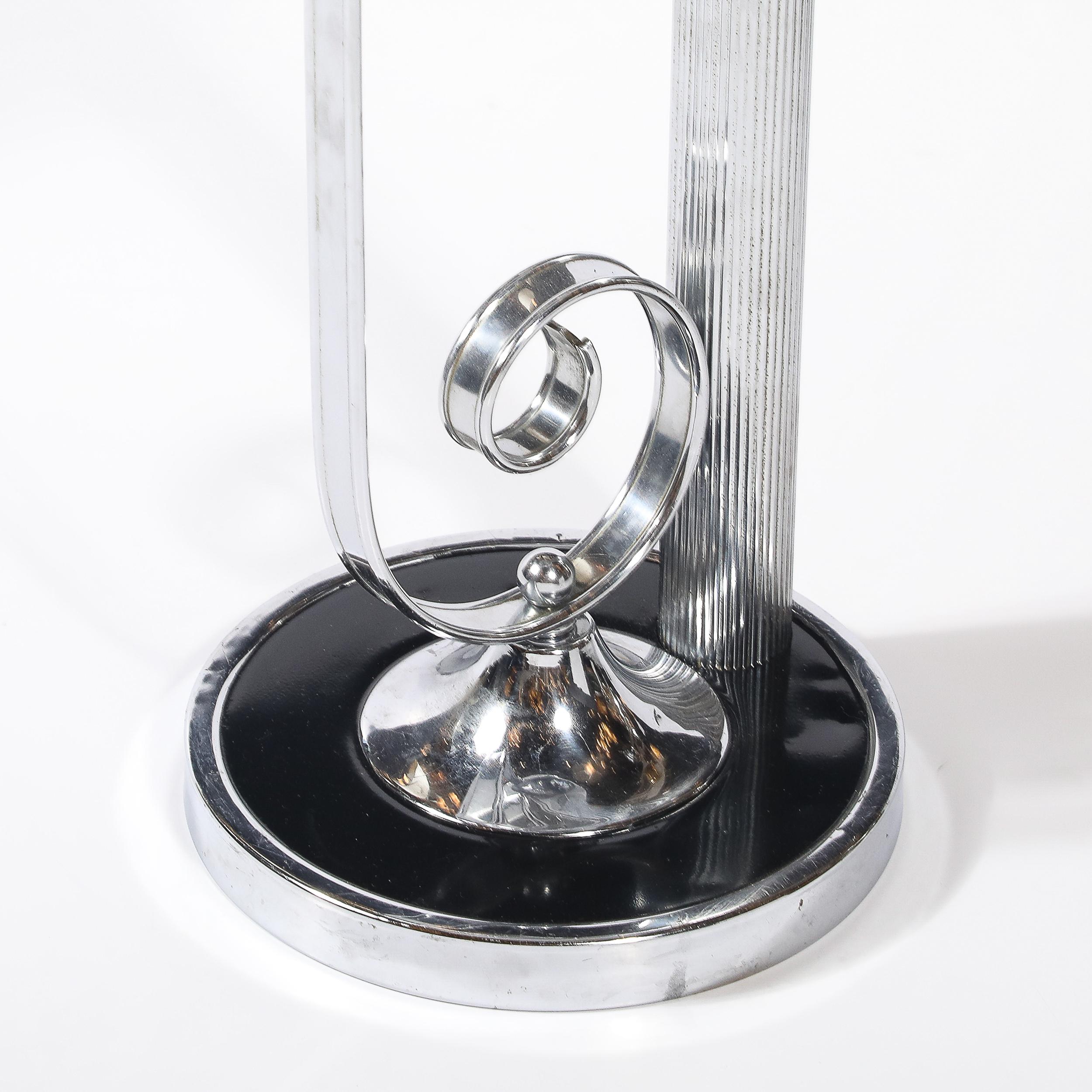 Art Deco Machine Age Scroll Form Drinks Tisch in Chrom und schwarzem Lack (Art déco) im Angebot