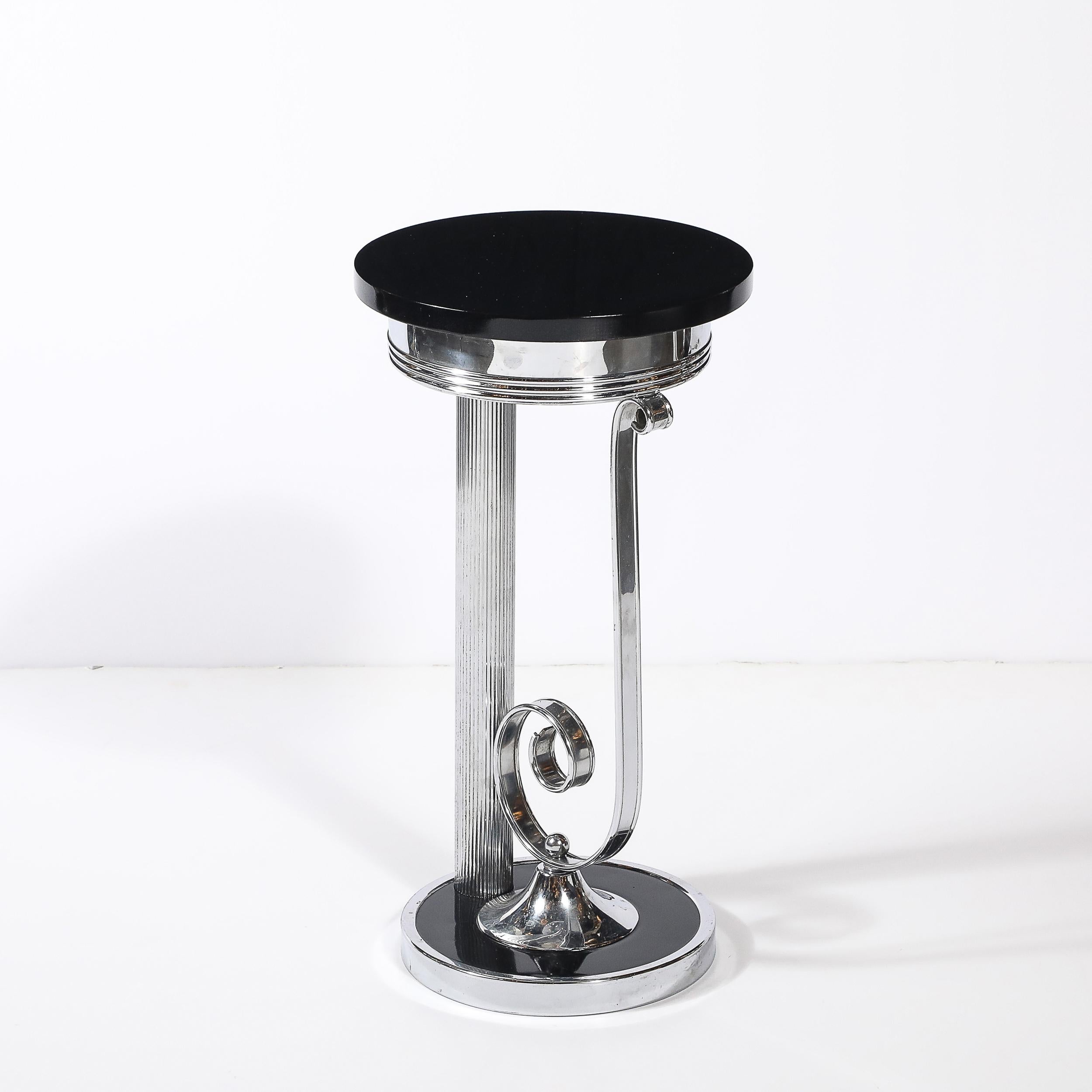 Art Deco Machine Age Scroll Form Drinks Tisch in Chrom und schwarzem Lack im Zustand „Hervorragend“ im Angebot in New York, NY