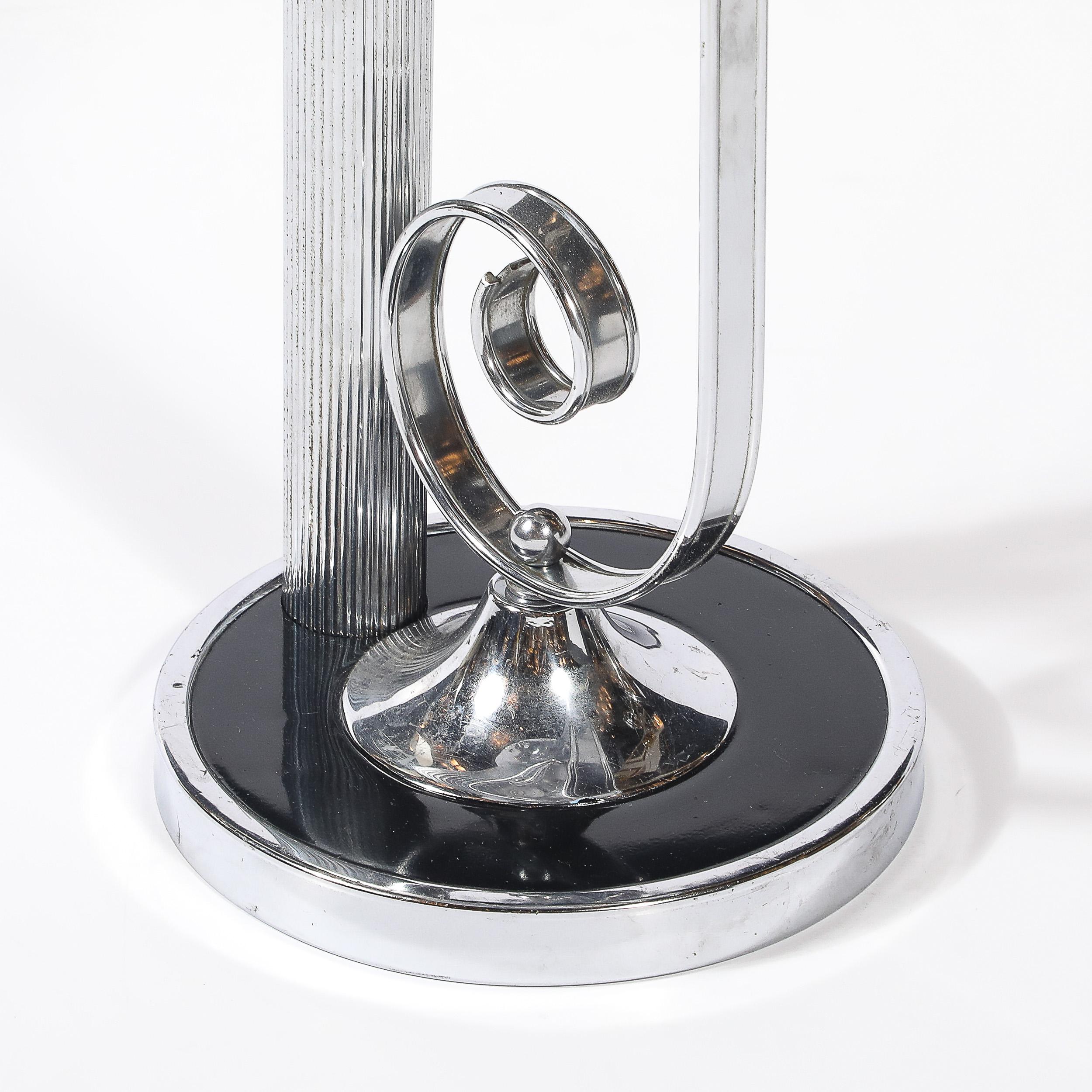 Art Deco Machine Age Scroll Form Drinks Tisch in Chrom und schwarzem Lack (Mitte des 20. Jahrhunderts) im Angebot