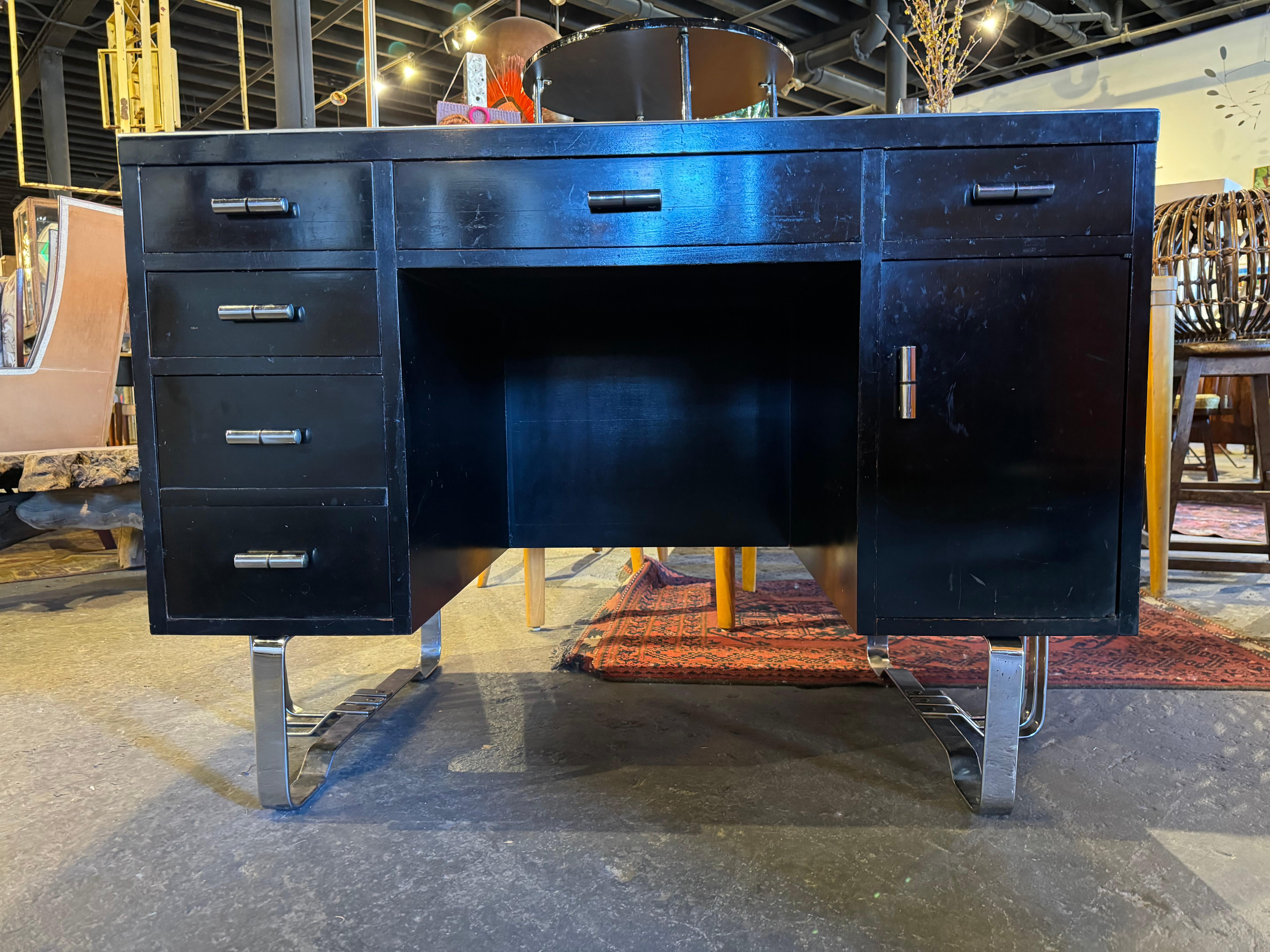Secretaria Art Decó / Edad de la Máquina , Escritorio diseñado por Wolfgang Hoffmann / Howell en Bueno estado para la venta en Buffalo, NY