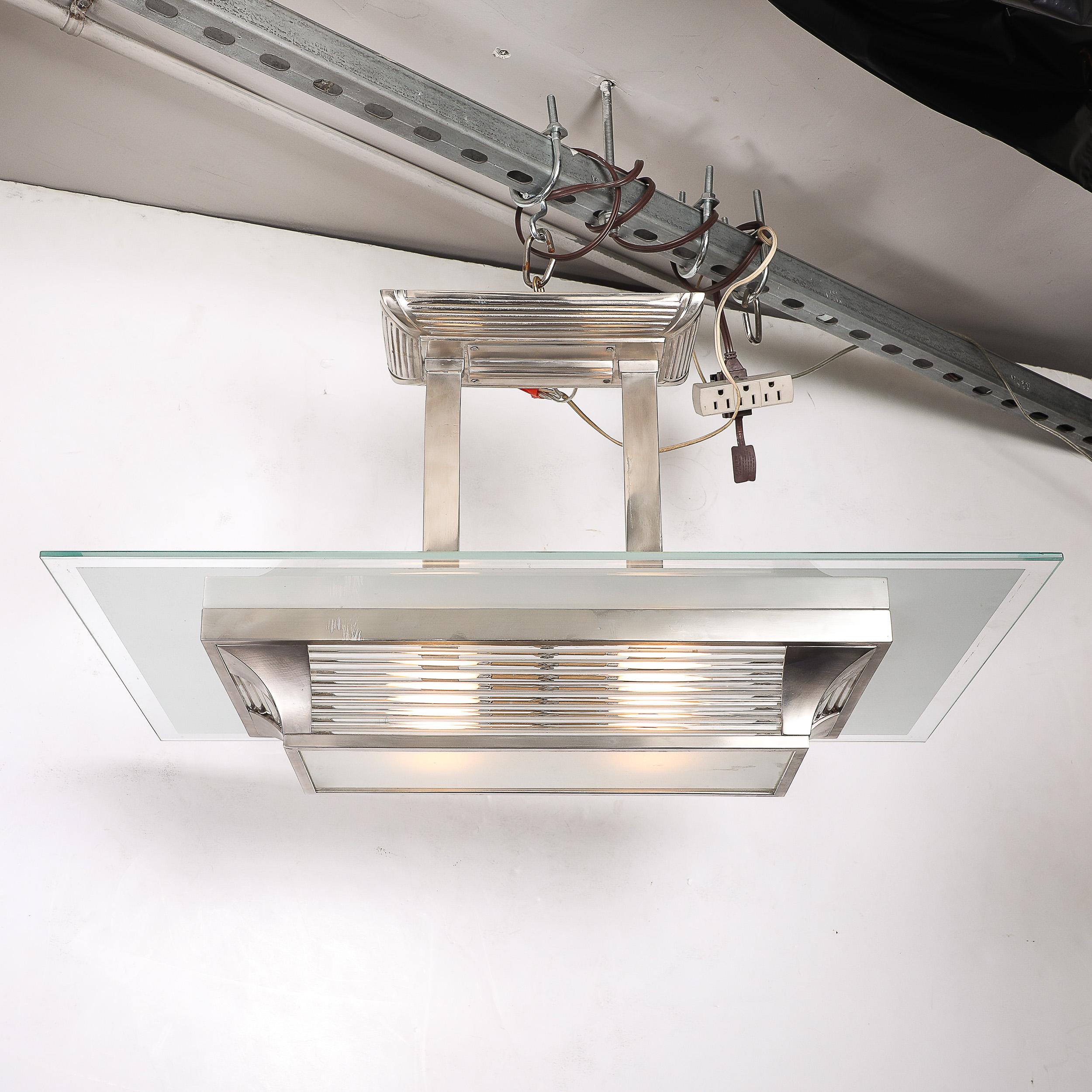 Metà XX secolo Lampadario a stelo in bronzo argentato e vetro Art Déco Machin di PETITOT in vendita