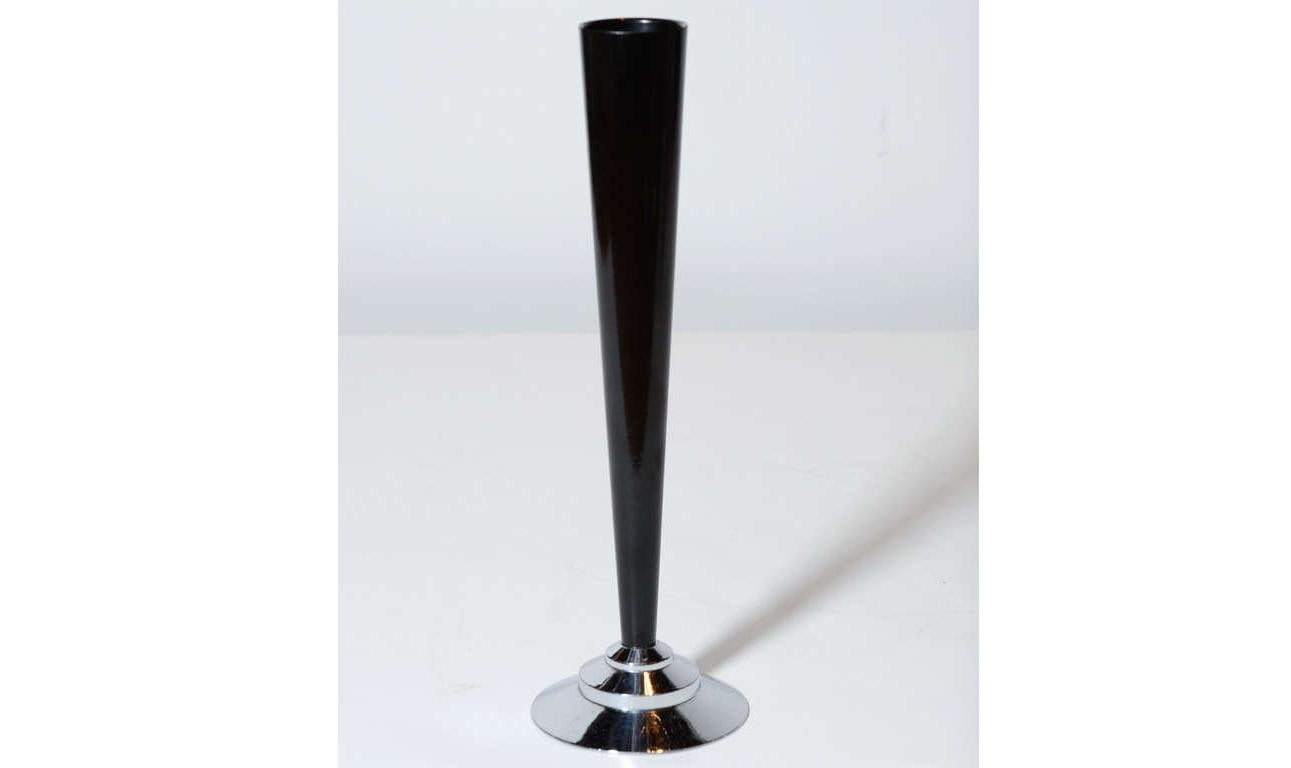 Art Deco Machine Age Skyscraper Black Bakelite and Polished Chrome Vase In Excellent Condition For Sale In New York, NY