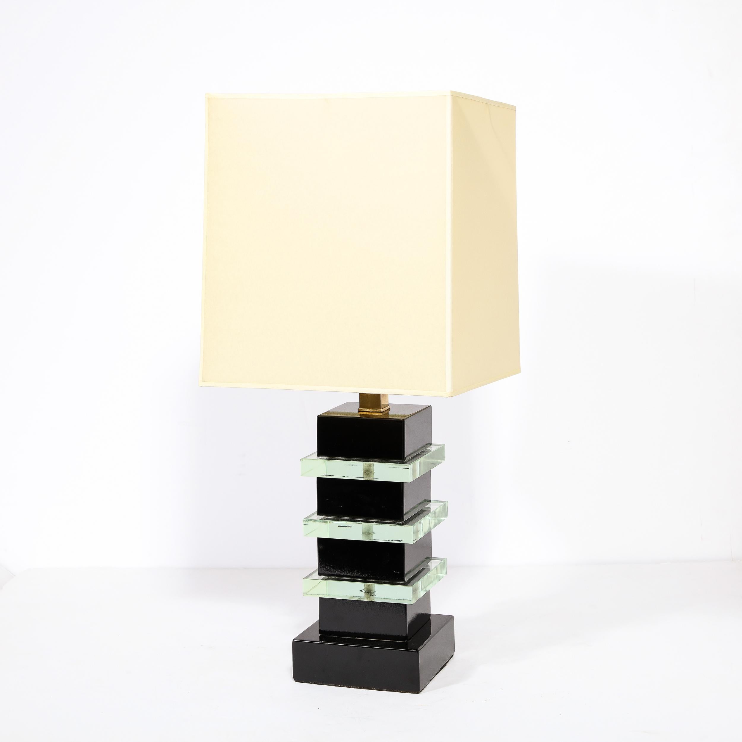 Américain Lampe de style gratte-ciel Art Déco de l'ère de la machine en laque noire en vente
