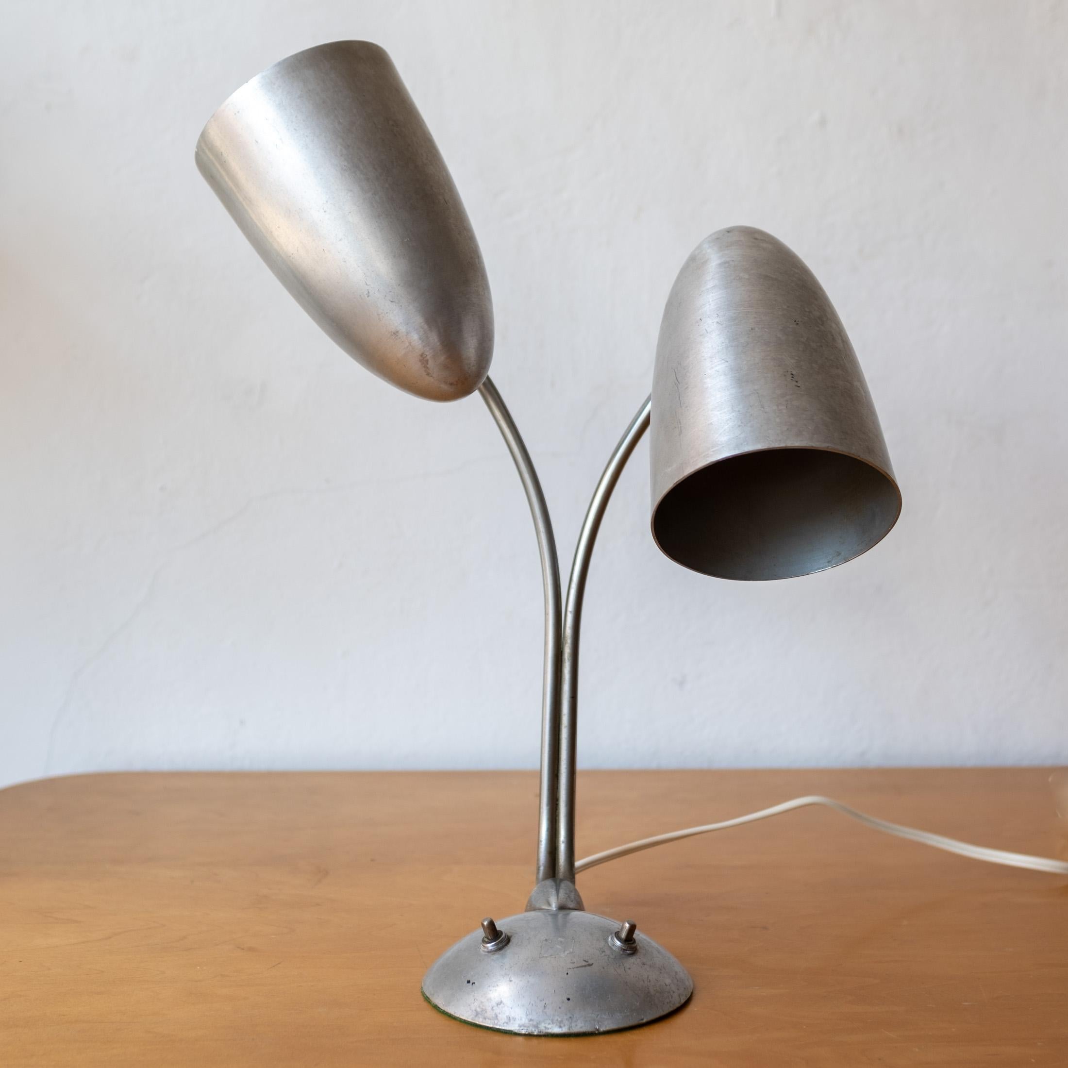 Art Deco Machine Age Spun Aluminum Dual Bullet Desk Lamp 1940s In Good Condition For Sale In San Diego, CA
