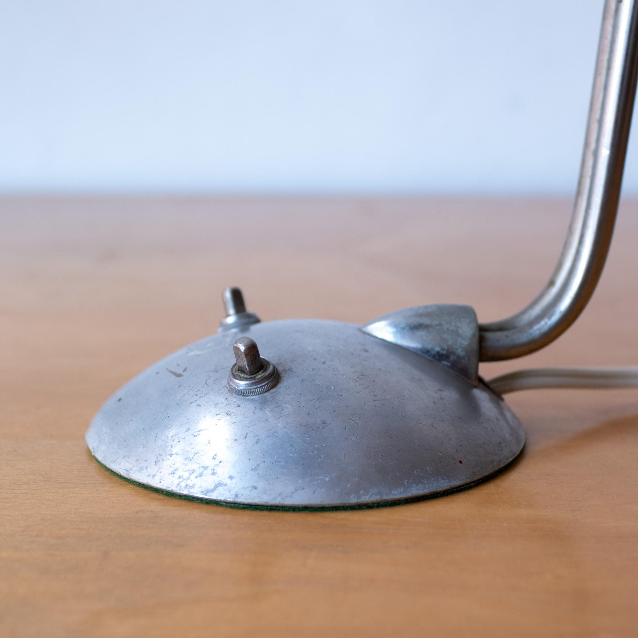 Mid-20th Century Art Deco Machine Age Spun Aluminum Dual Bullet Desk Lamp 1940s For Sale