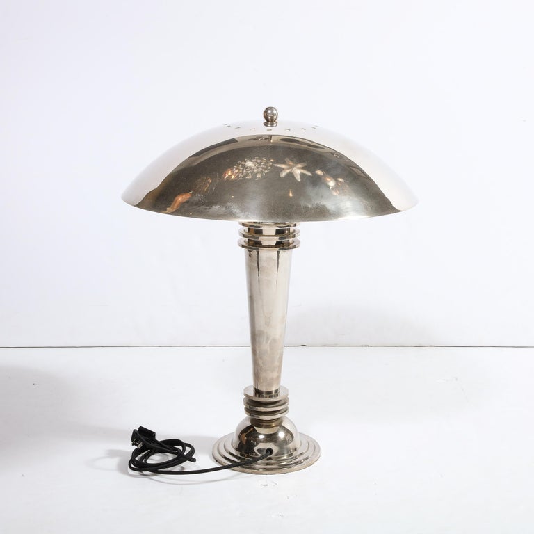 Milieu du XXe siècle Lampe de bureau à bandes profilées Art Déco de l'ère de la machine en chrome poli  En vente