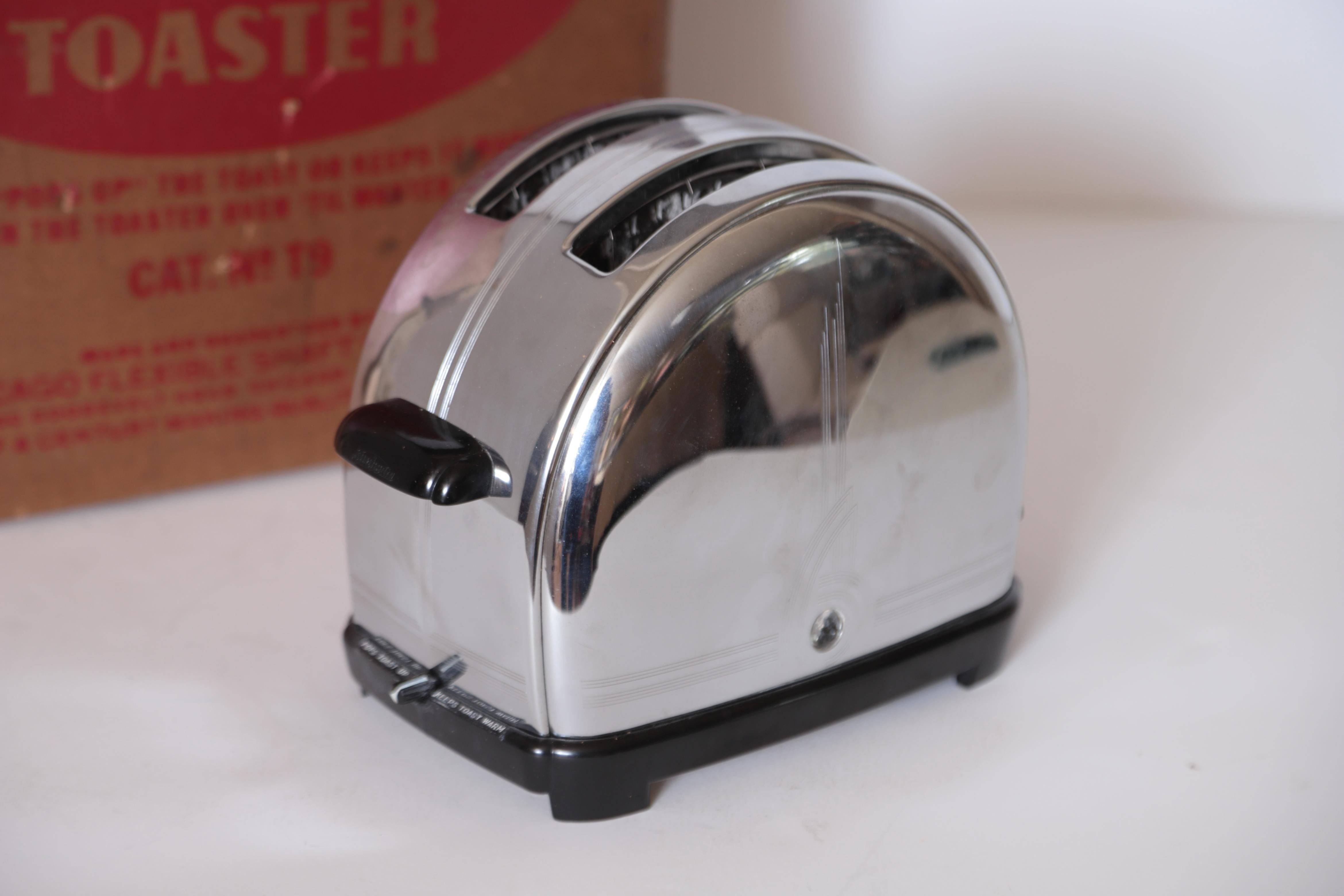 Art Deco Machine Age Sunbeam T-9 Toaster, Iconic Mint Original Display Model For Sale 2