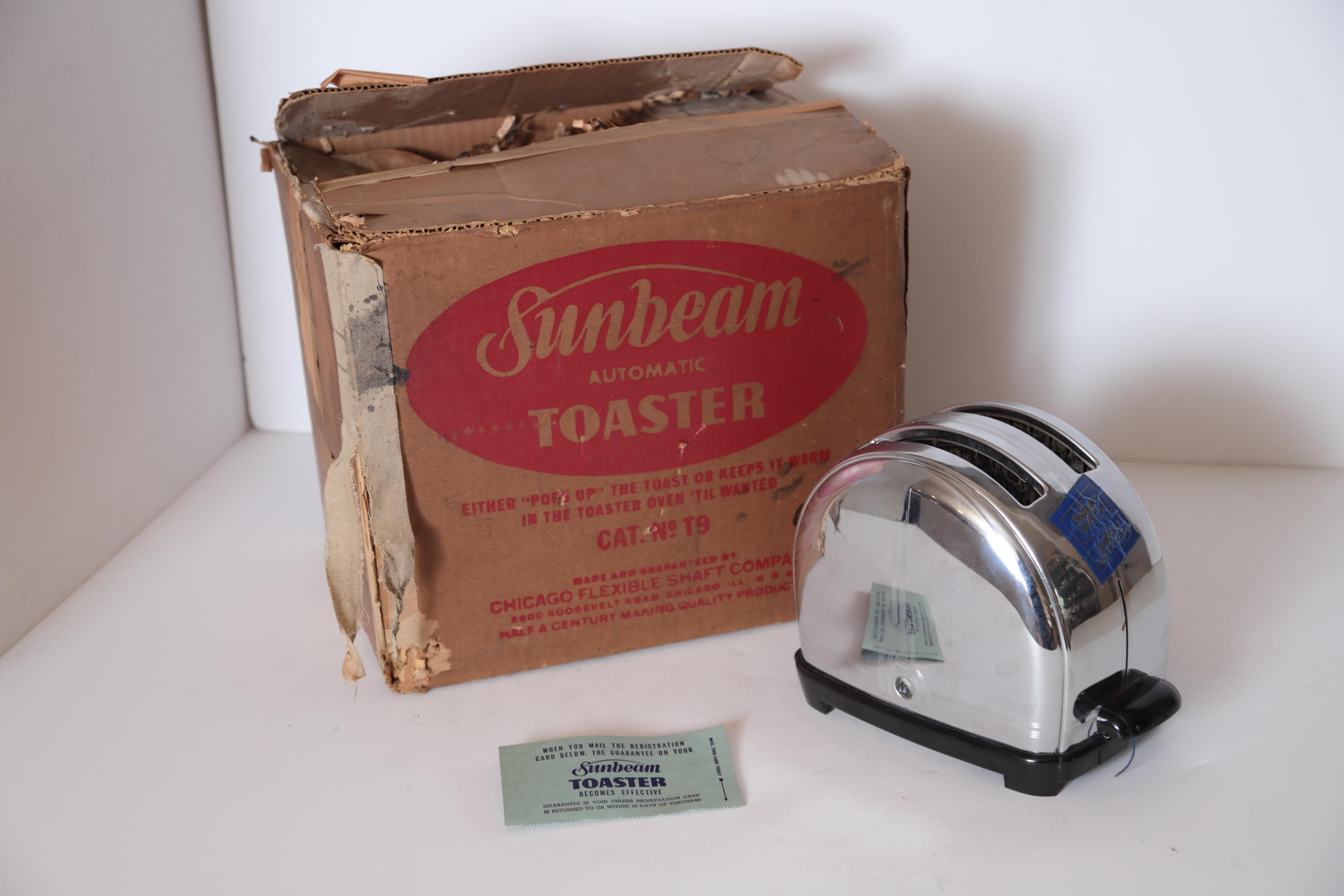 Art Deco Machine Age Sunbeam T-9 Toaster, Iconic Mint Original Display Model For Sale 6