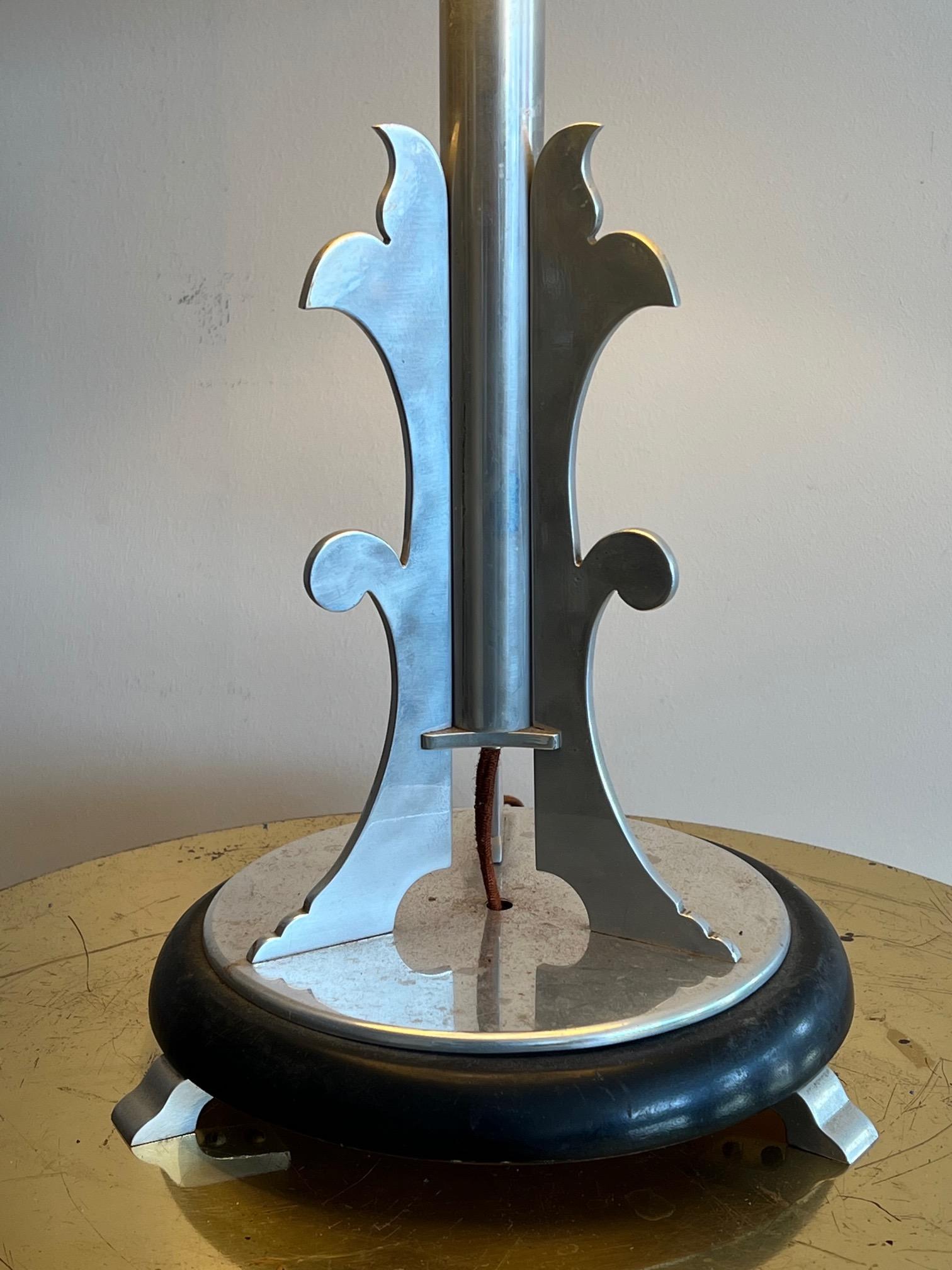 Lampe de table Art Déco de l'ère de la machine Bon état - En vente à St.Petersburg, FL