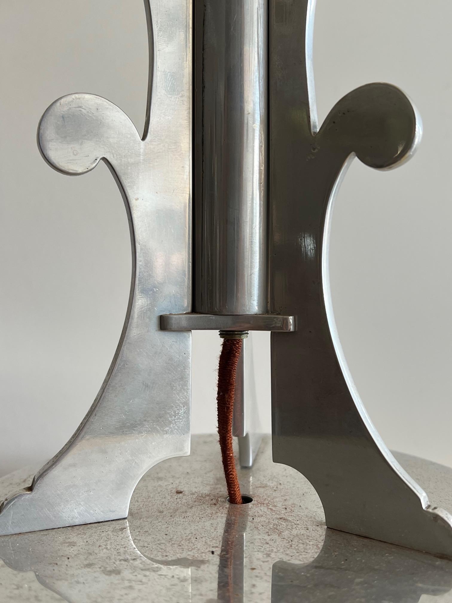 Lampe de table Art Déco de l'ère de la machine en vente 2
