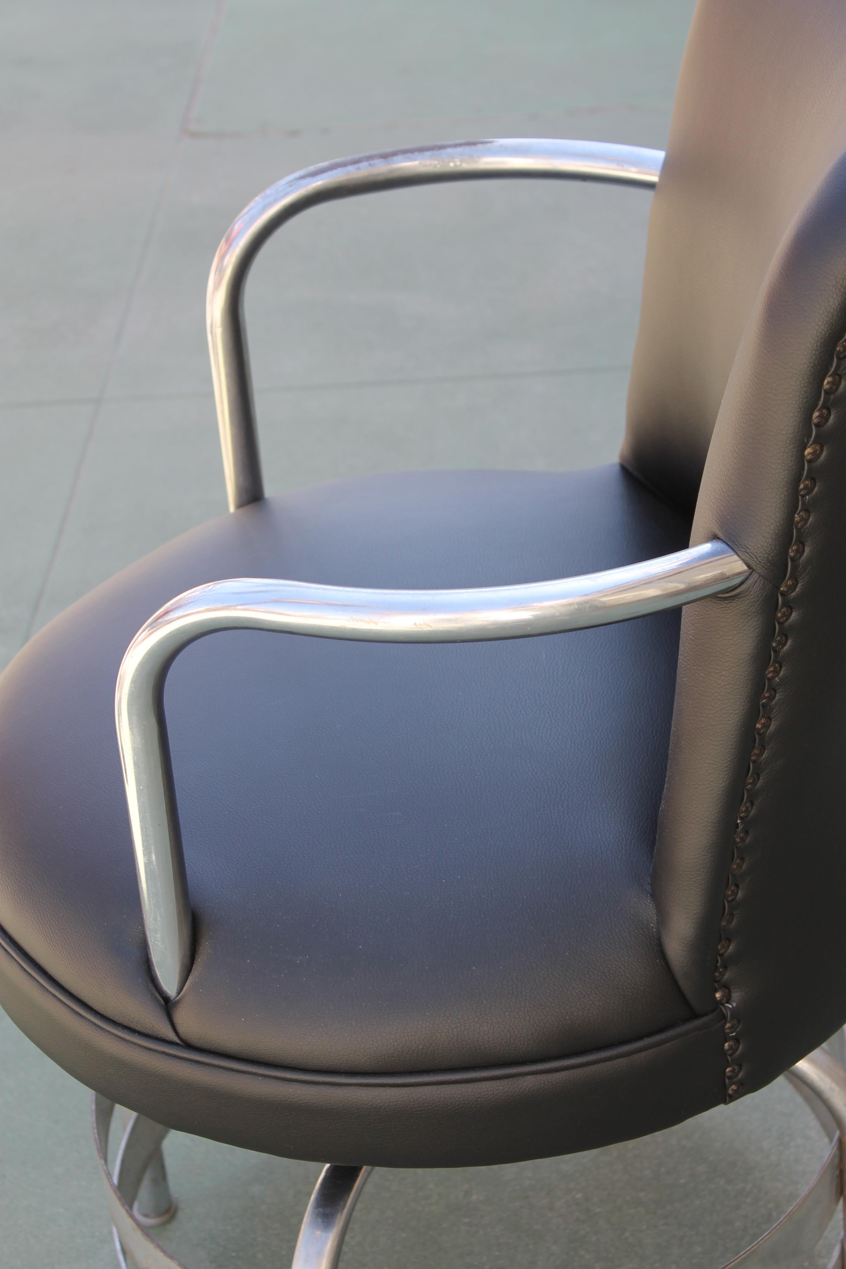 Art Deco / Machine Age Tubular Chrome Swivel Armchair In Good Condition In Palm Springs, CA