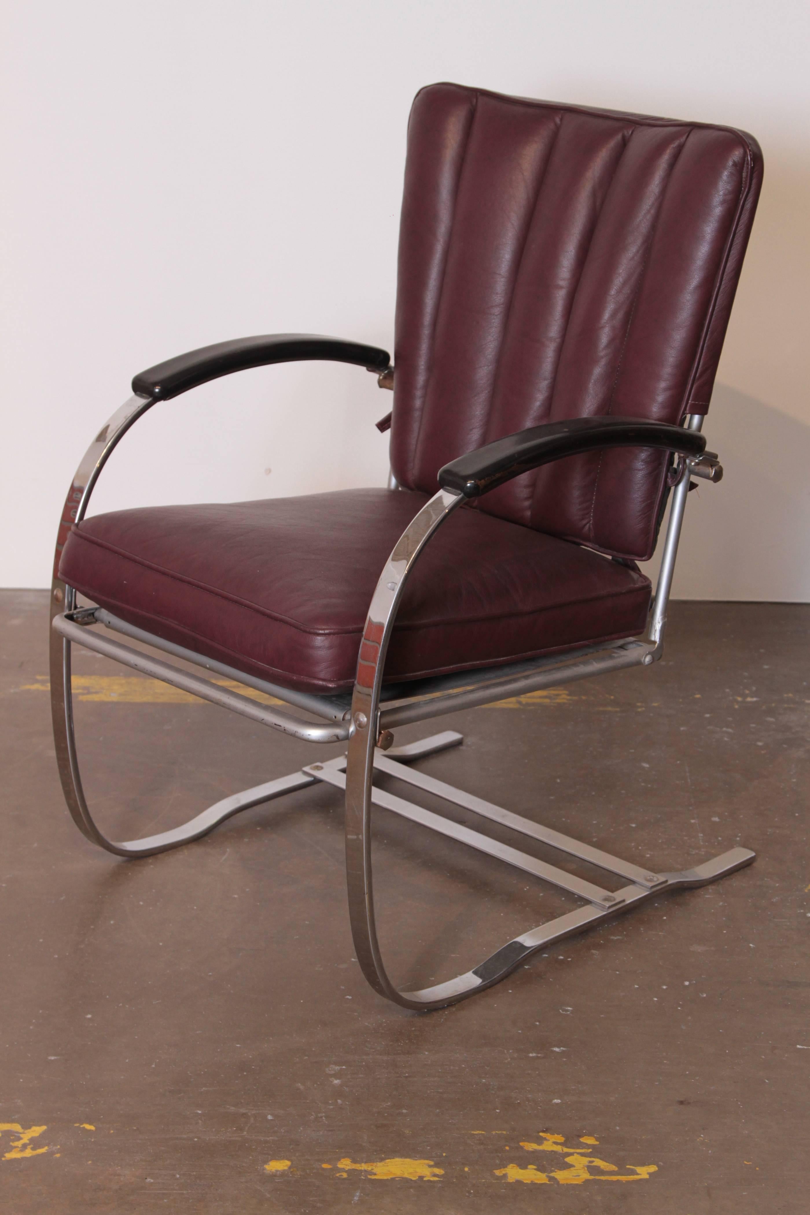 Art Deco Machine Age Wolfgang Hoffmann for Howell Cantilever Cantilever Streamline Industrial Design
PRICE REDUCED

Chaise à ressort cantilever classique conçue par Hoffmann. Hoffman.  Hofman. 
Meuble moderne Howell en acier chromé modèle # 247