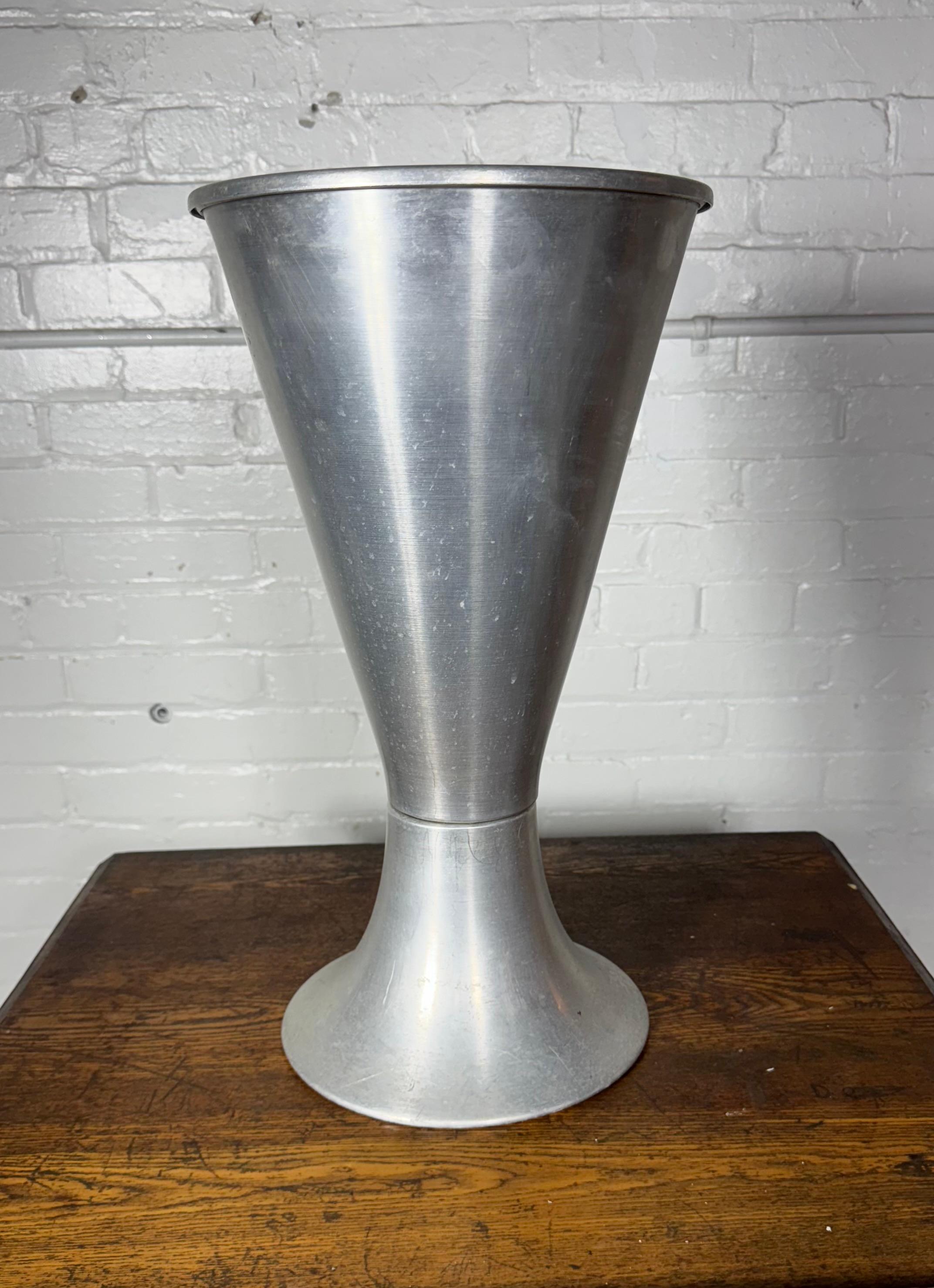 Art Deco / Machine Spun Aluminum Modernist Lobby Ash Stand / receptical For Sale 1