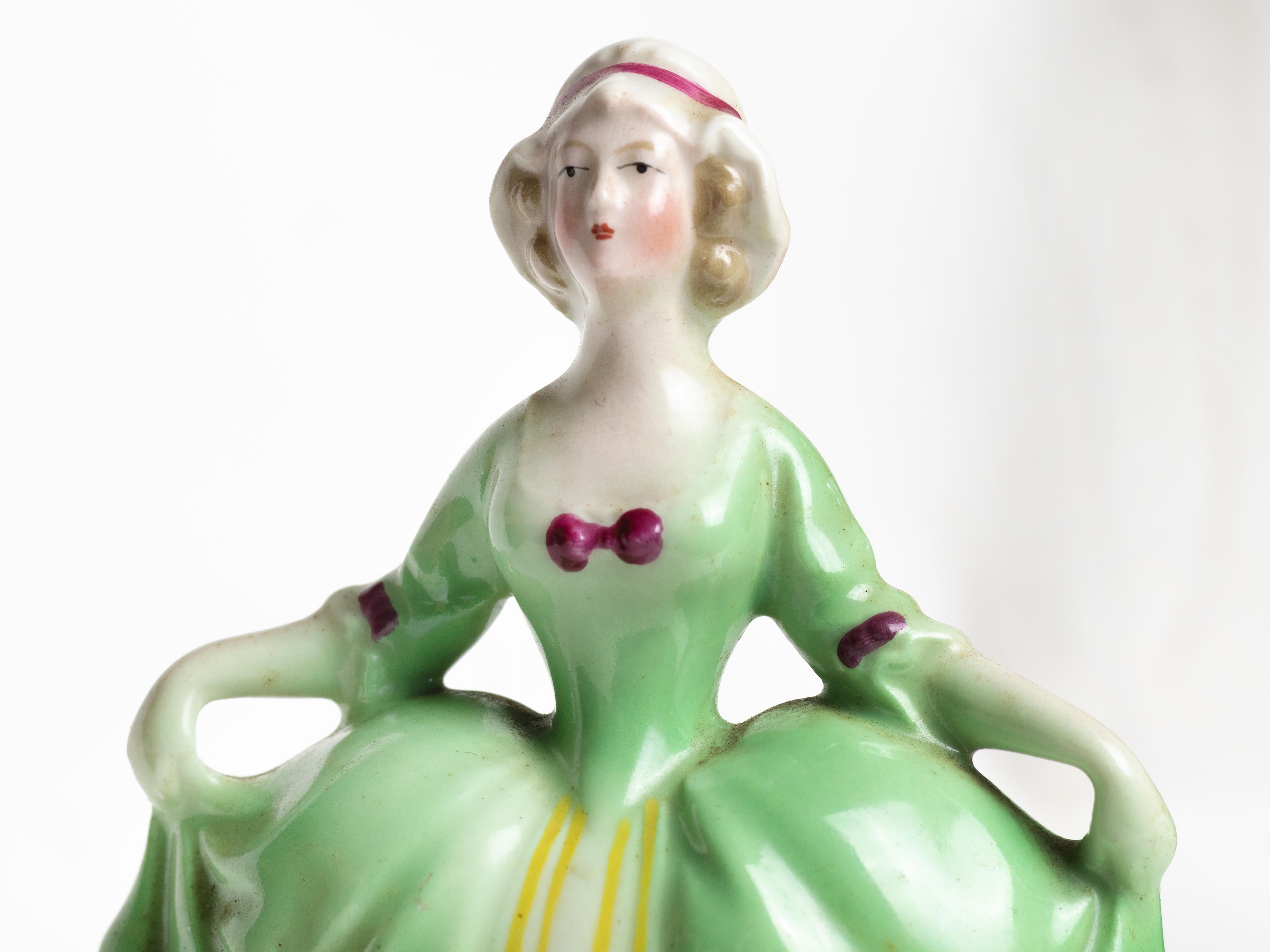 Art Deco Madame Pompadour Green Dress Powder Box Porcelain, 1929 For Sale 1