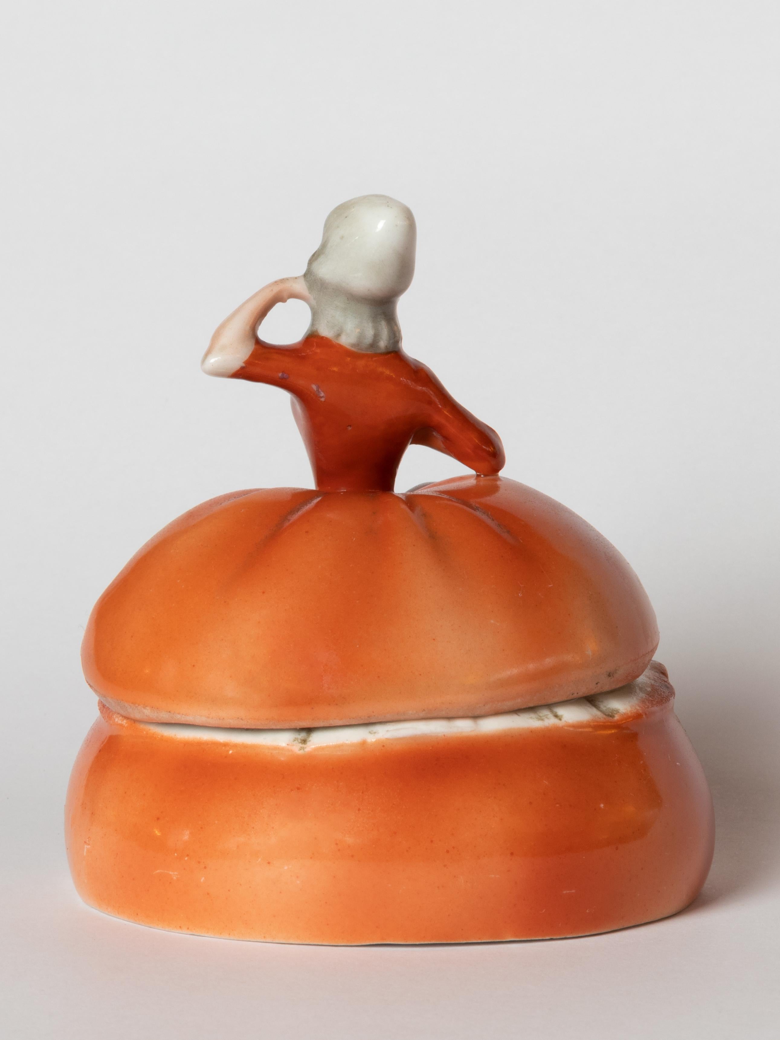 Art Deco Madame Pompadour Powder Box Porcelain, 1929 In Good Condition For Sale In Lisbon, PT