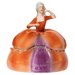 Polvera de porcelana Art Déco Madame Pompadour, años 20