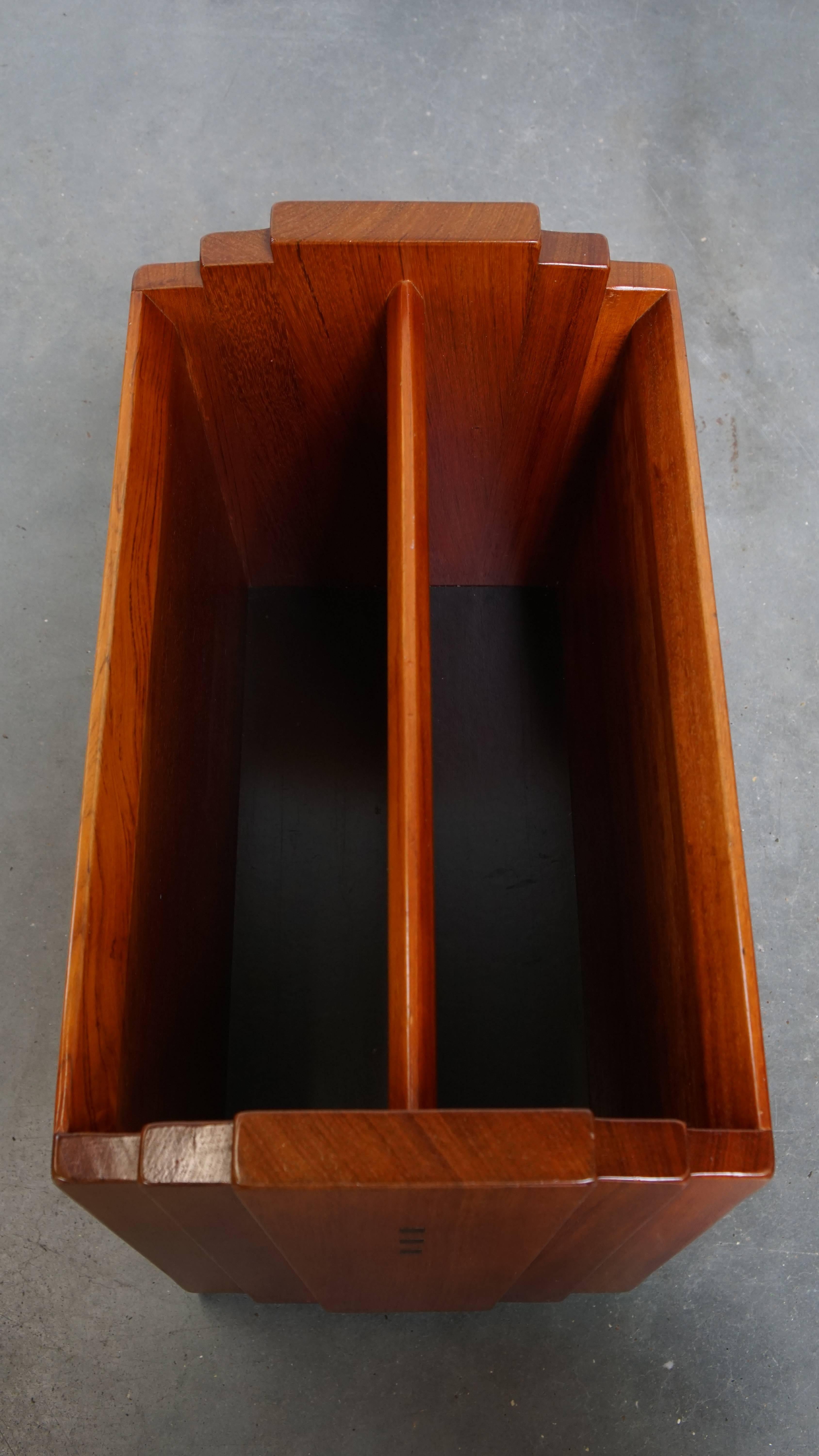 20th Century Art Deco Magazine Rack by Schuitema from the Decoforma Series For Sale