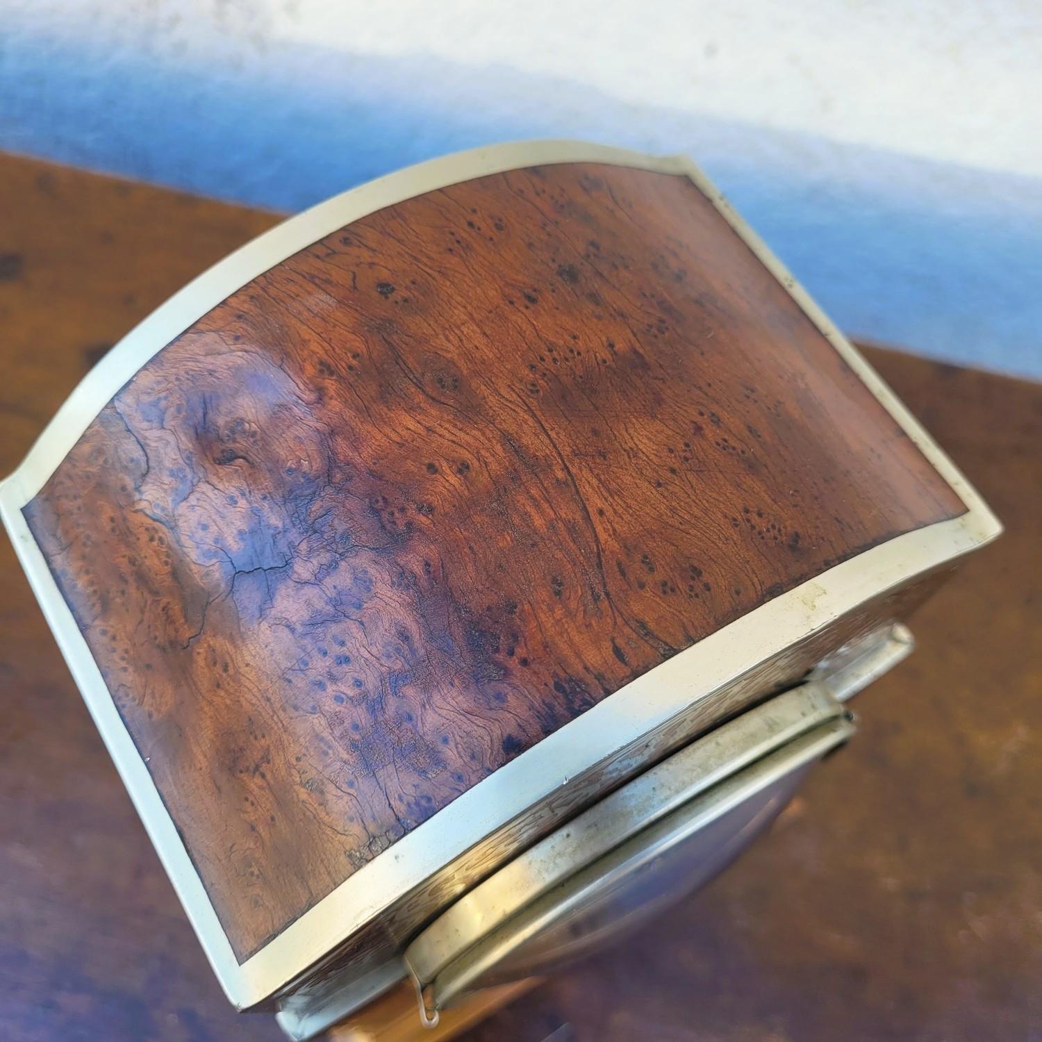 Reloj Art Decó con lupa e incrustaciones, Siglo XX en venta 5