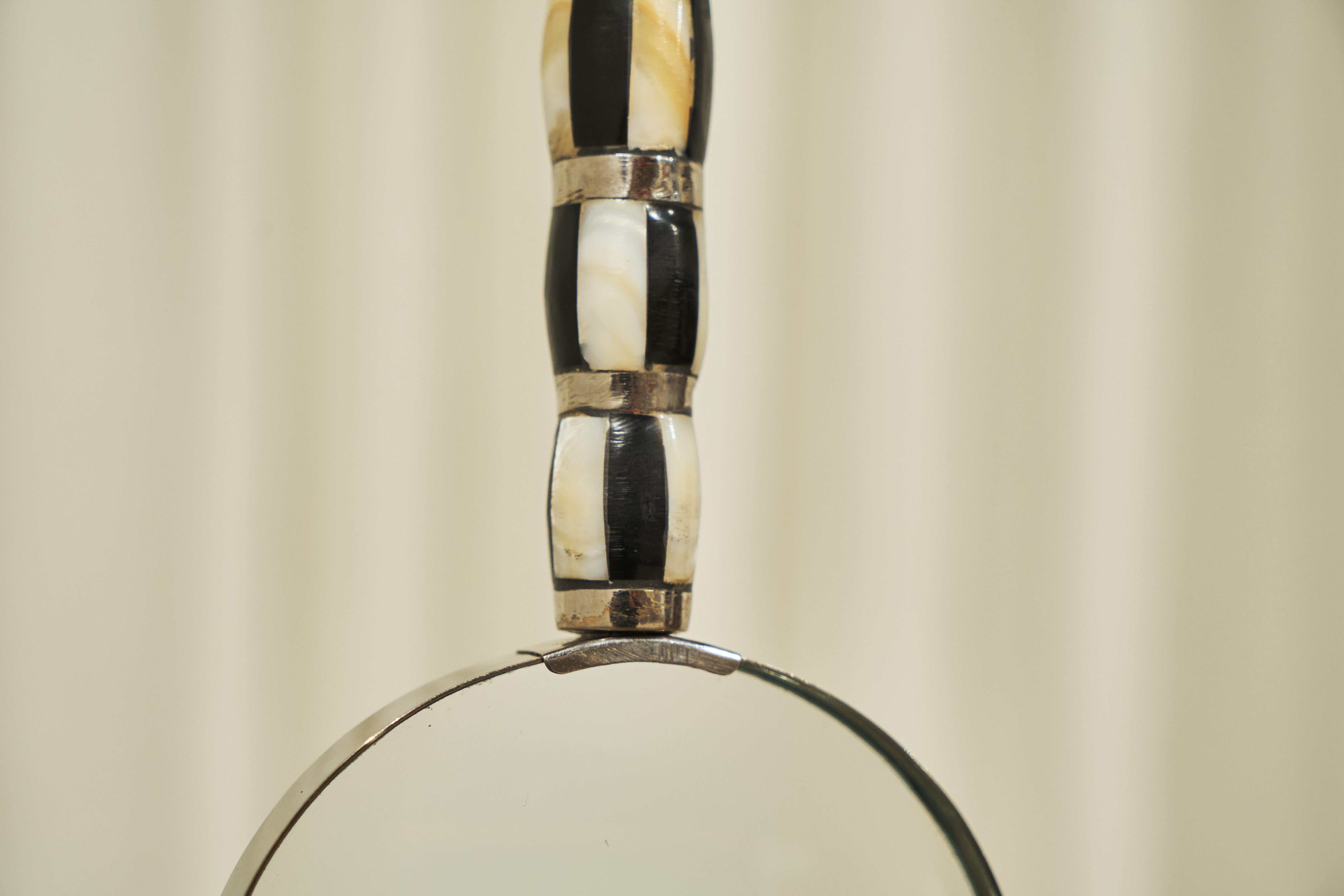 Art Deco Magnifying Glass in Mother of Pearl and Silver Plate 1930s For Sale 4
