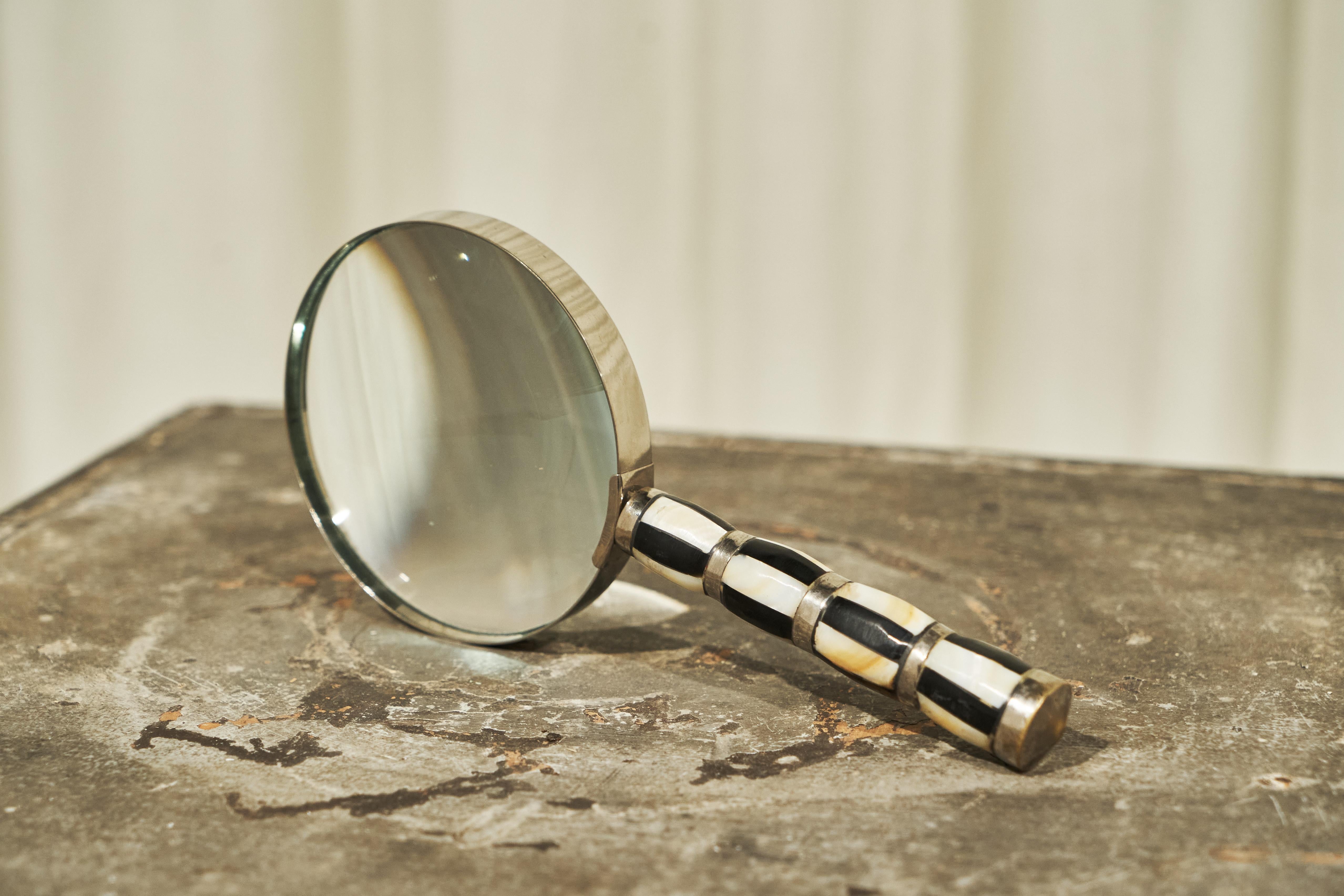 Hand-Crafted Art Deco Magnifying Glass in Mother of Pearl and Silver Plate 1930s For Sale
