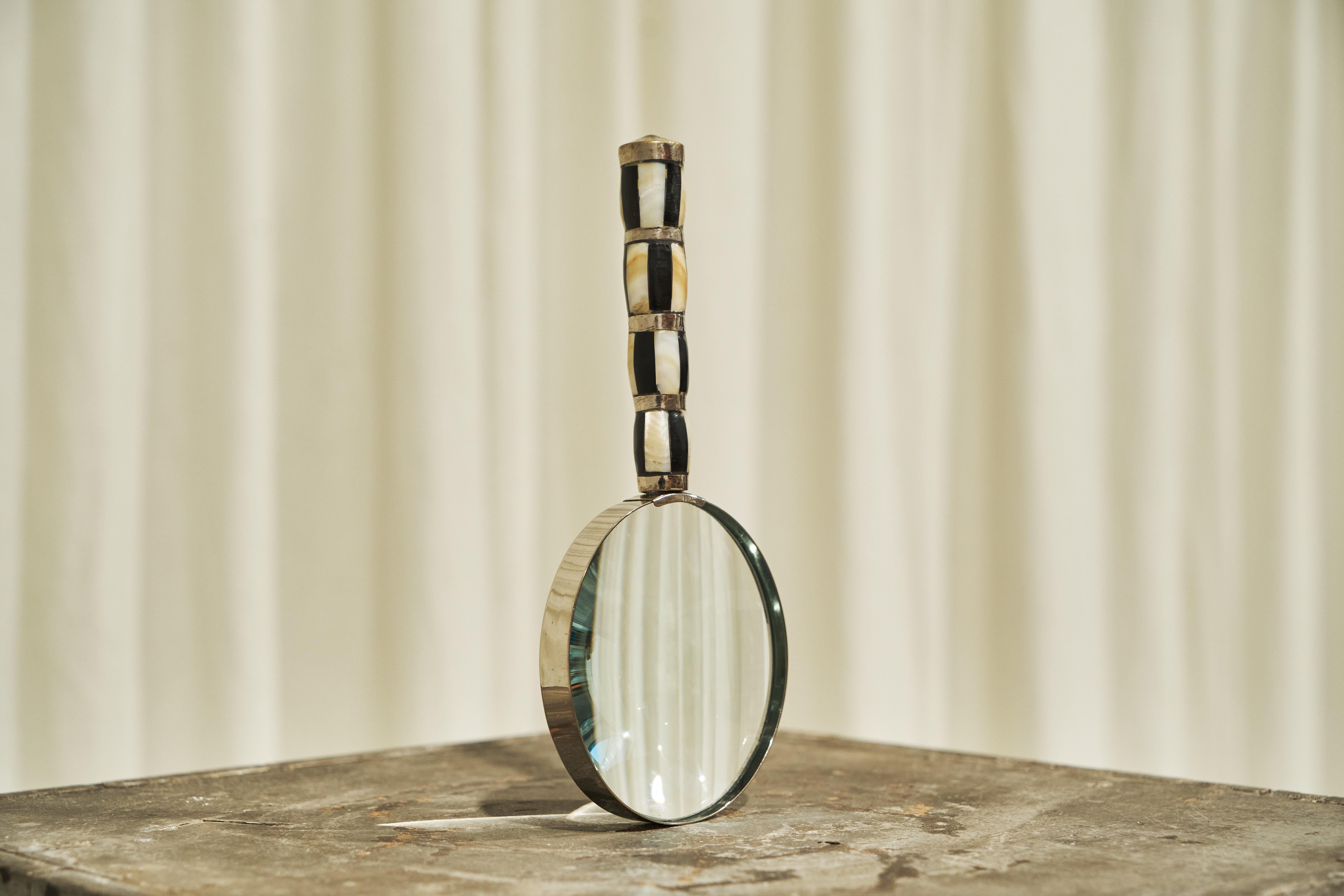 Art Deco Magnifying Glass in Mother of Pearl and Silver Plate 1930s For Sale 2
