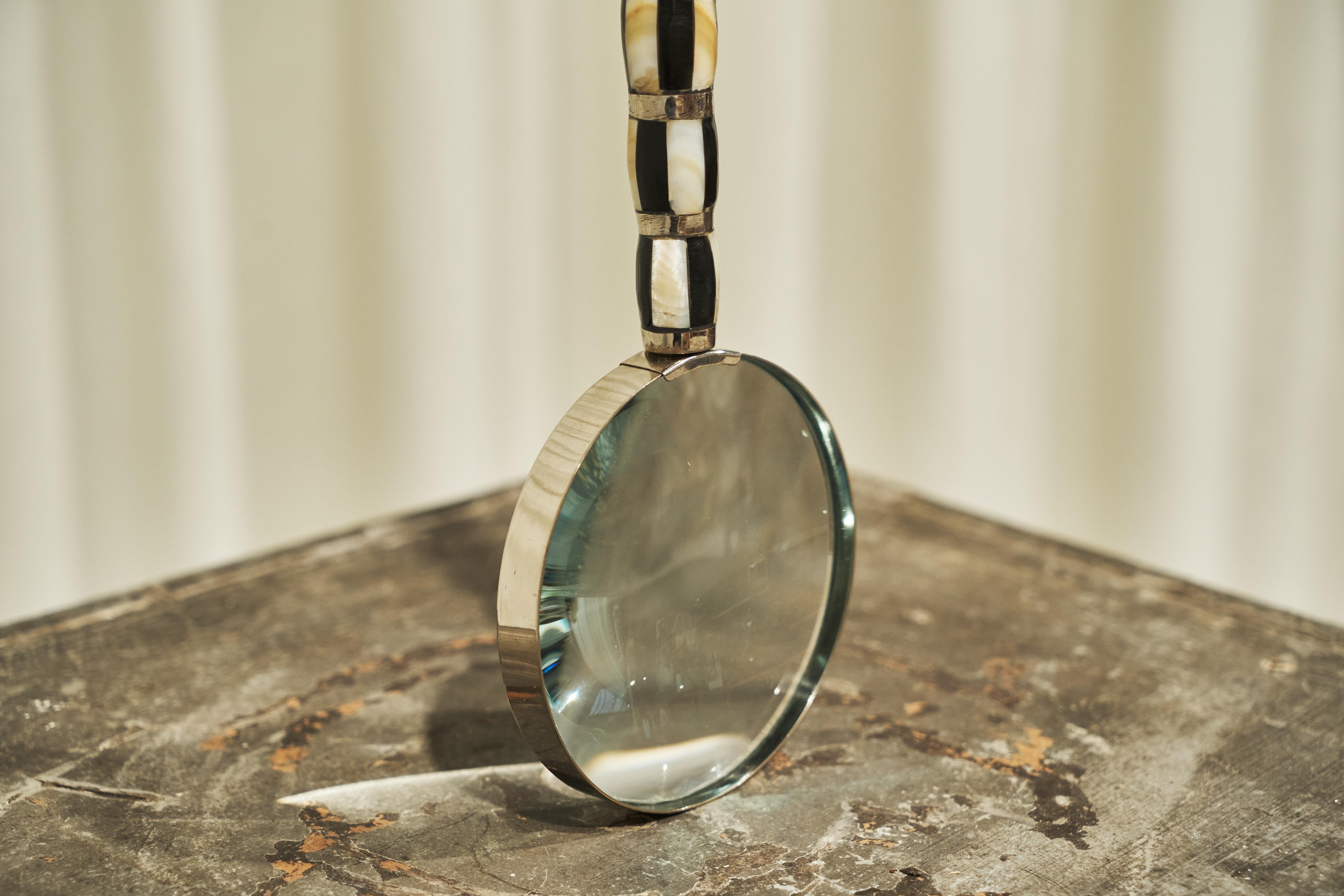 Art Deco Magnifying Glass in Mother of Pearl and Silver Plate 1930s For Sale 3