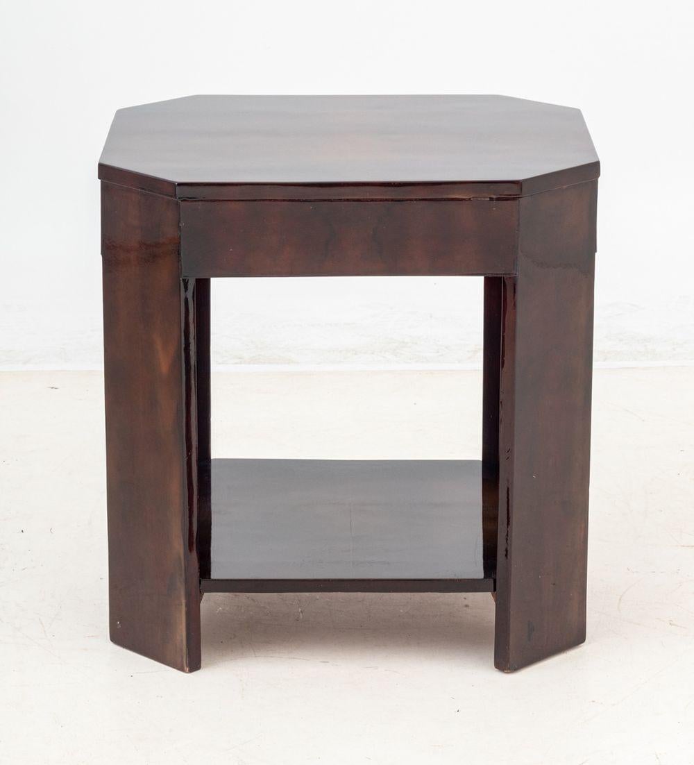 Table de lampe Art Déco en acajou à deux niveaux. 24.25