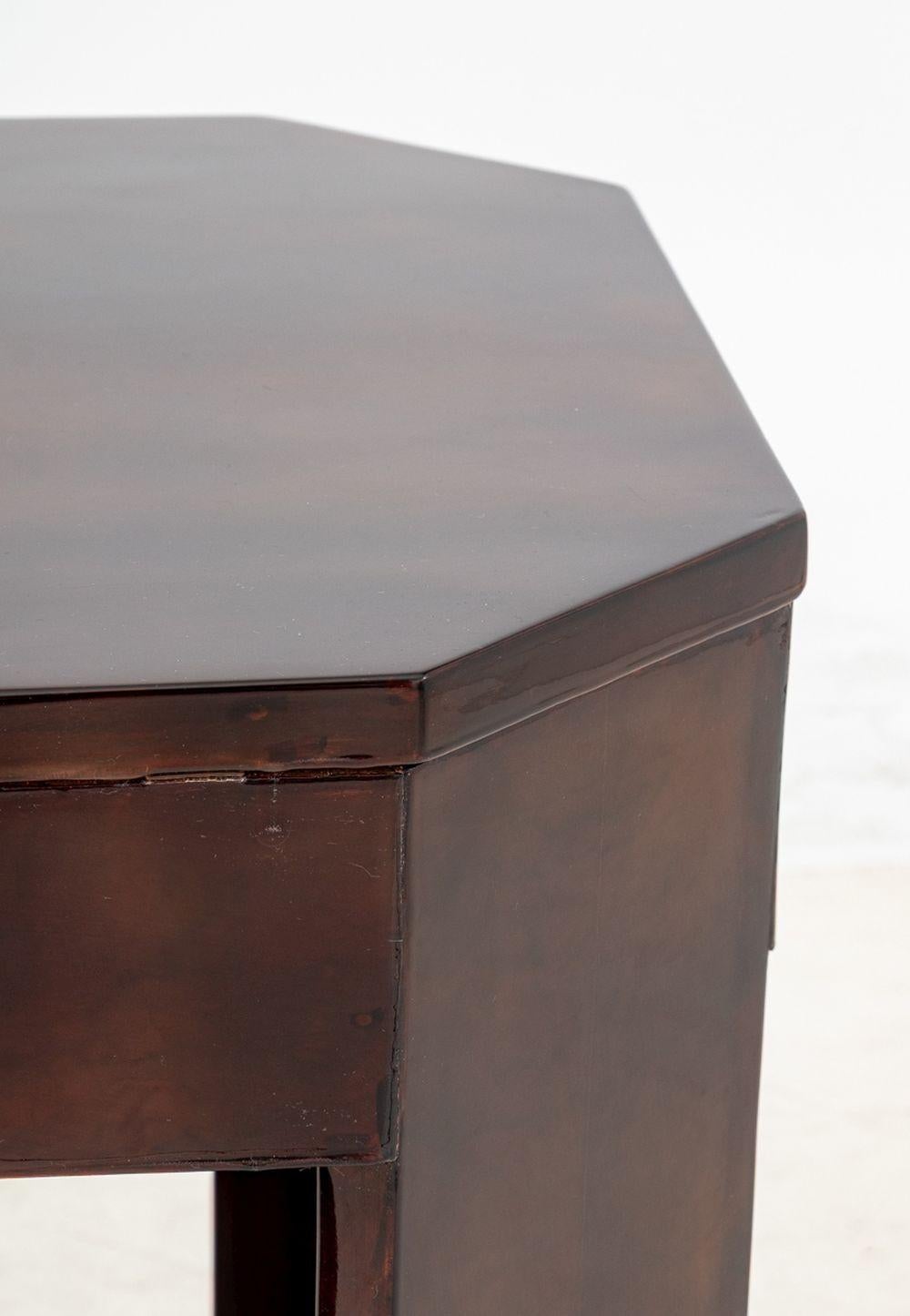 Table de lampe à 2 niveaux Art déco en acajou Bon état - En vente à Astoria, NY