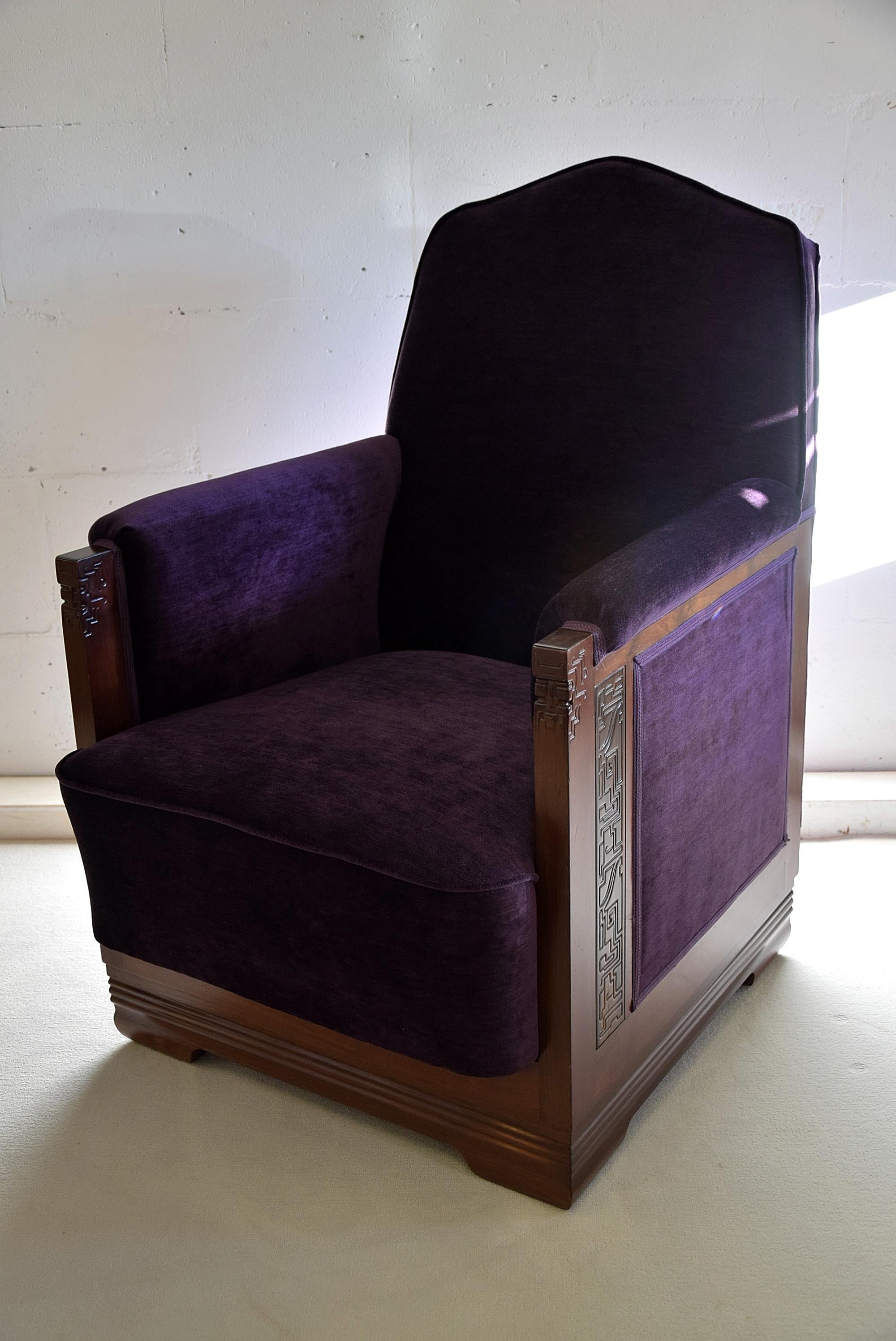 Art Deco Jatoba Purple Velvet Lion Cachet Lounge Chairs In Good Condition For Sale In Weesp, NL