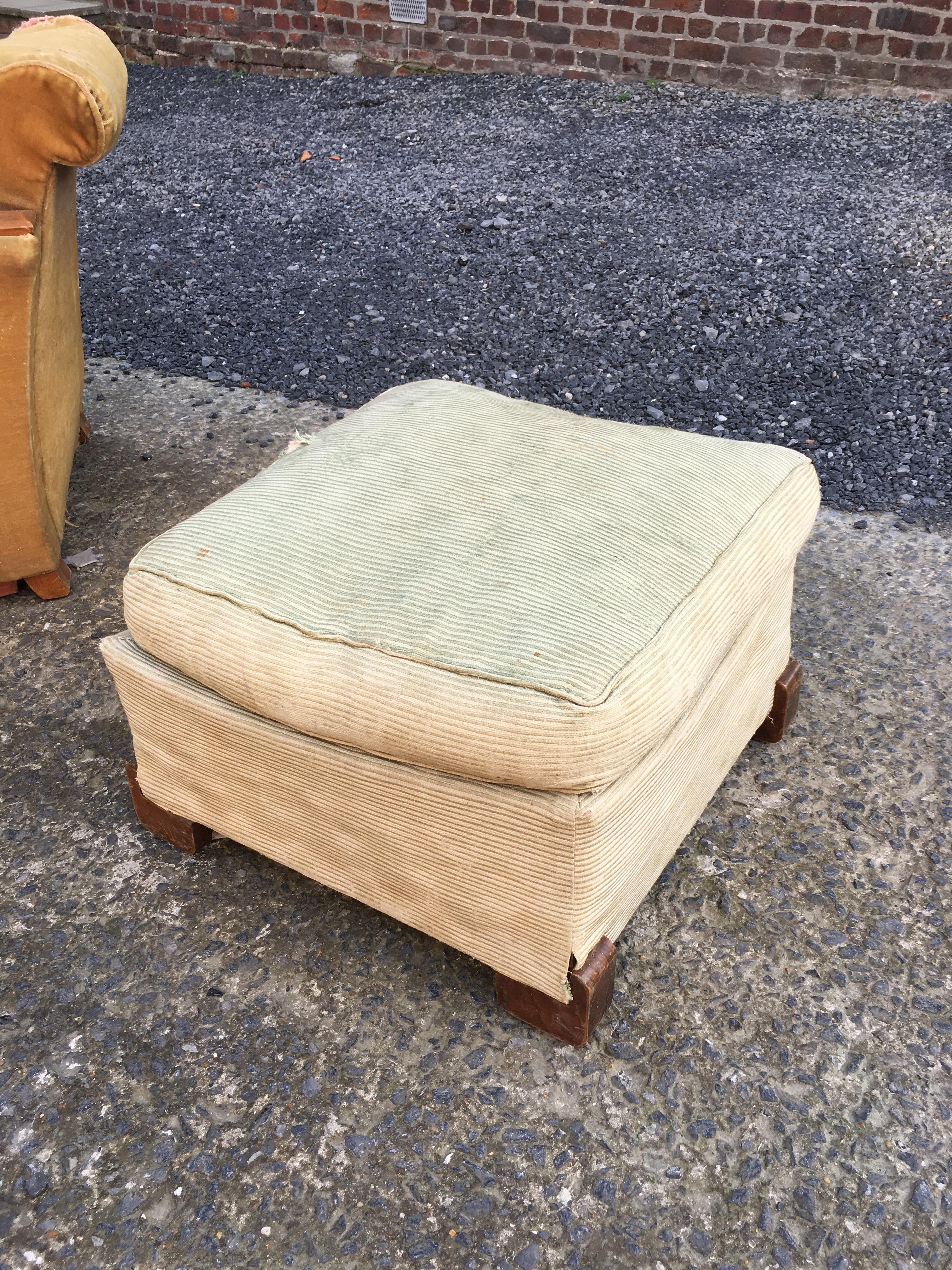Art Deco Mahogany Armchair and its Footrest, circa 1930 For Sale 4