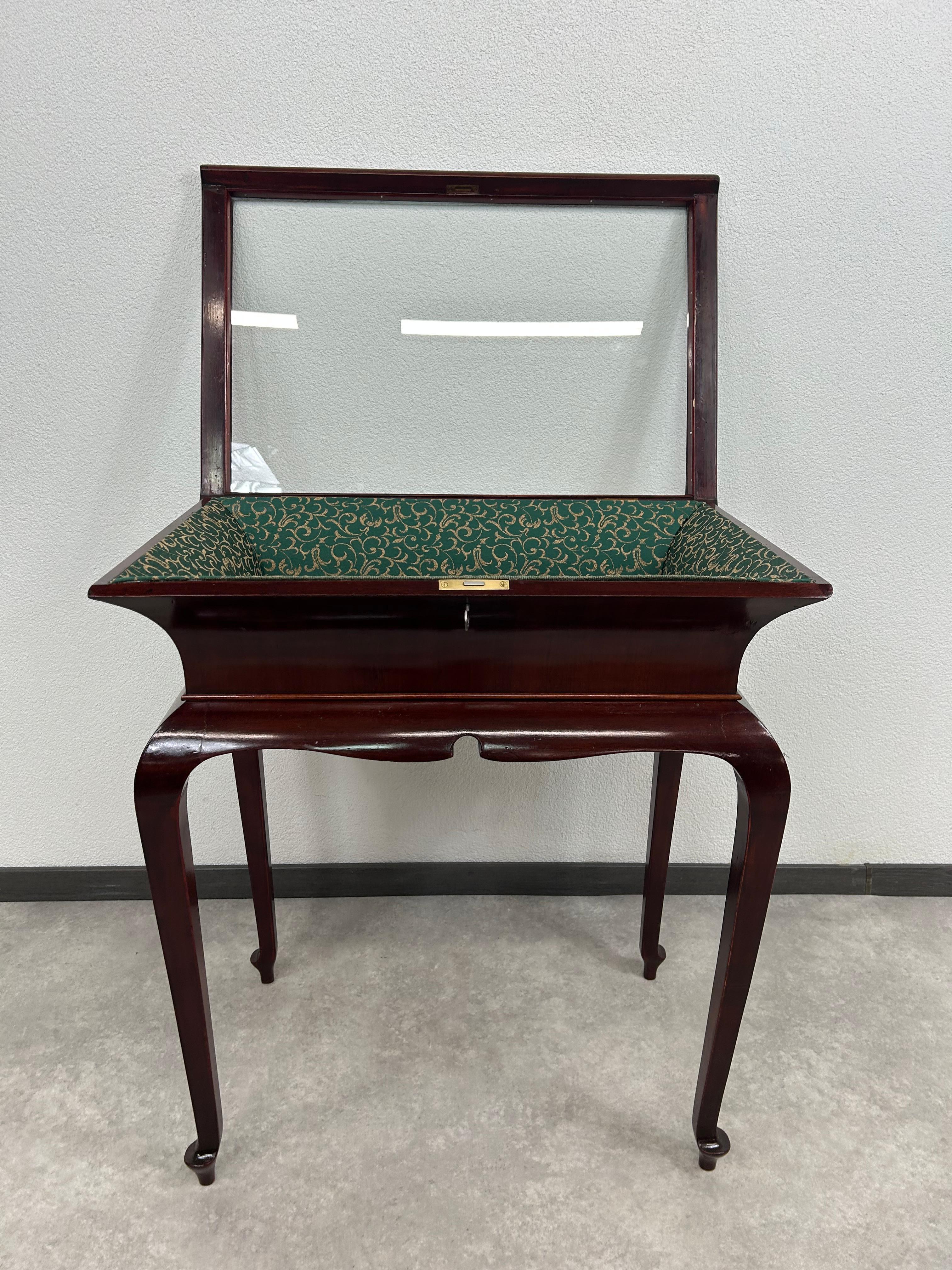 Art deco mahogany bijouterie display cabinet table For Sale 5