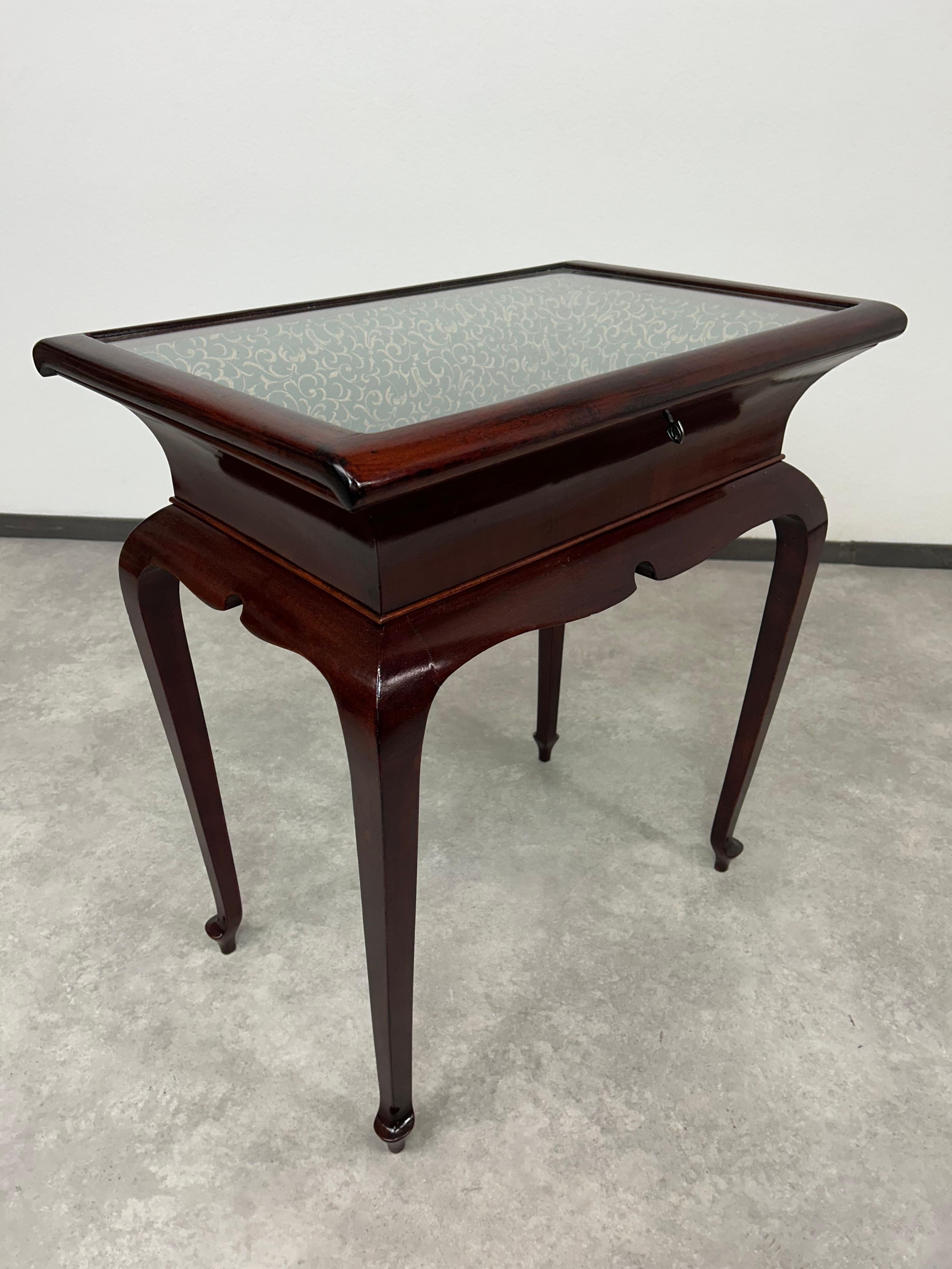 Mid-20th Century Art deco mahogany bijouterie display cabinet table For Sale