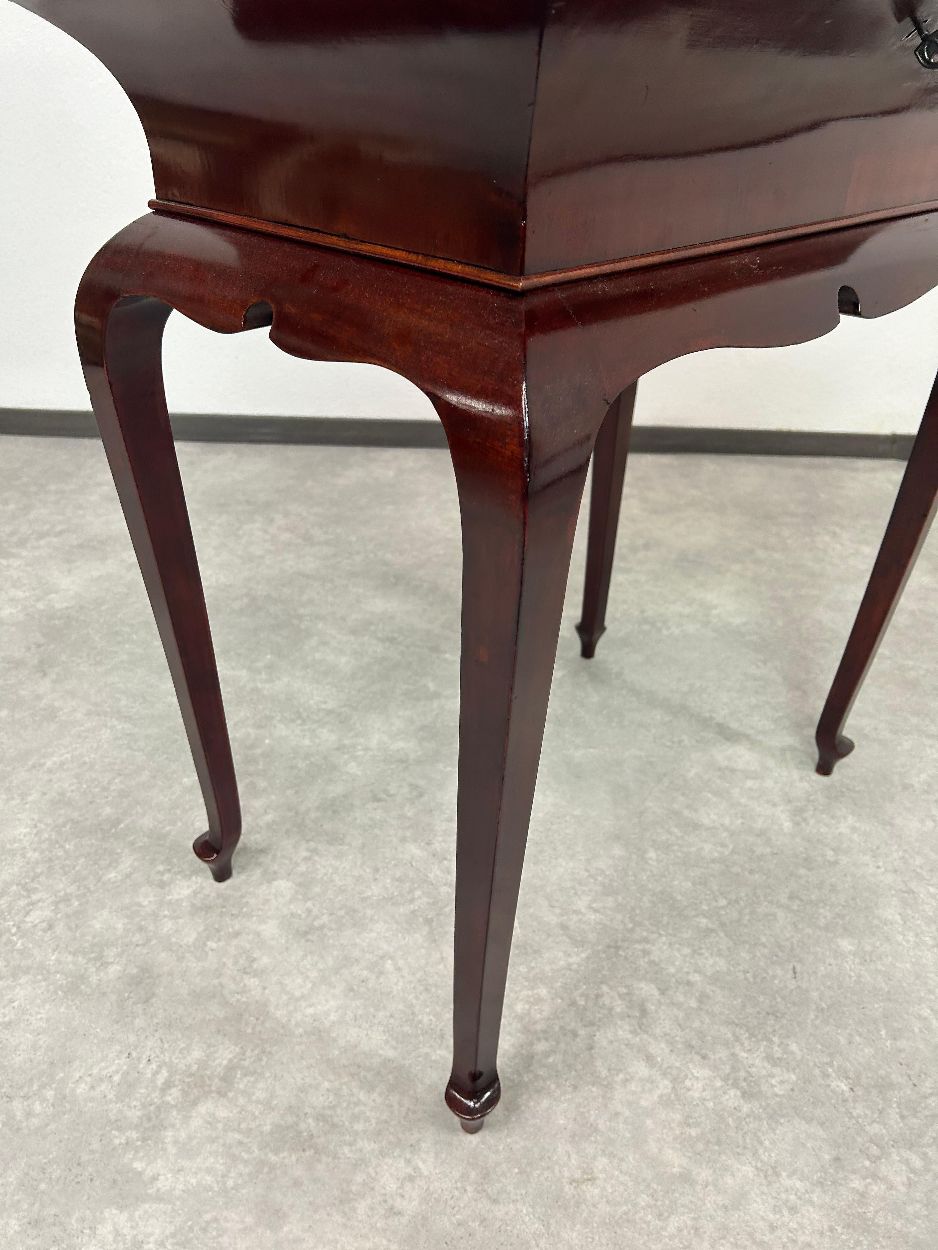 Art deco mahogany bijouterie display cabinet table For Sale 1