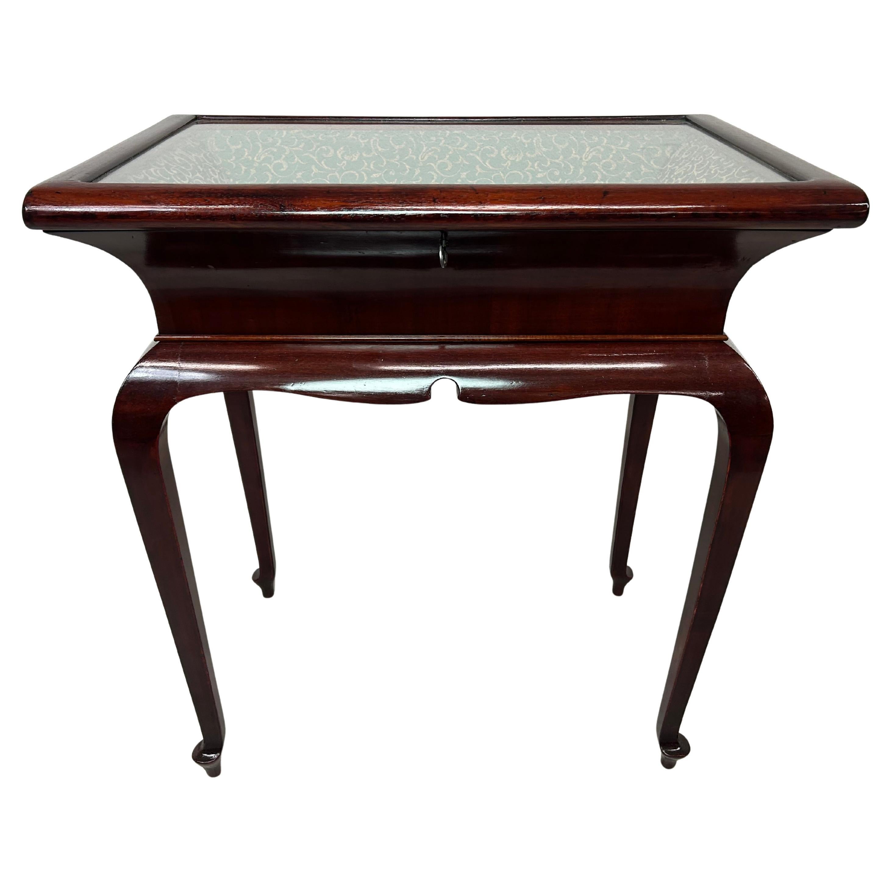 Art deco mahogany bijouterie display cabinet table