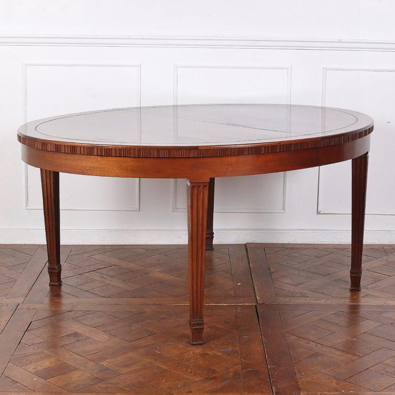 Art Deco Mahogany Extending Dining Table In Good Condition In Vancouver, British Columbia