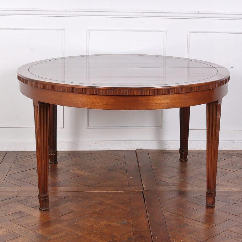 20th Century Art Deco Mahogany Extending Dining Table