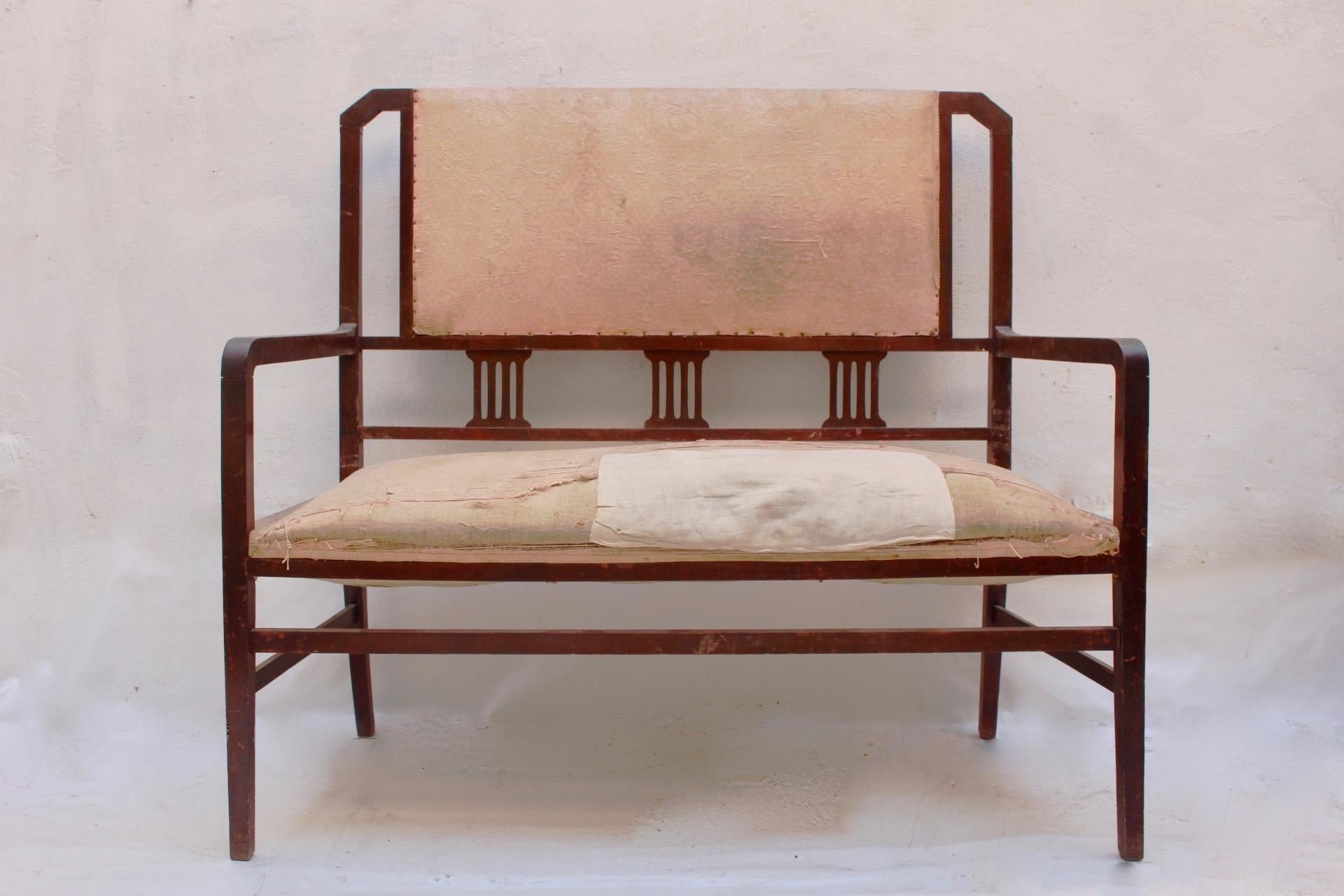 Art Deco Beech wood living room set, Spain, 1930s.
Each piece signed E. Soler. Granada, Spain.
1 settee, 2 armchairs and 2 site chairs.
Fabric in fair condition. The 2 side chairs need to be glued again.
Dimensions:
Armchairs : H 109.5 cm x W 54.5