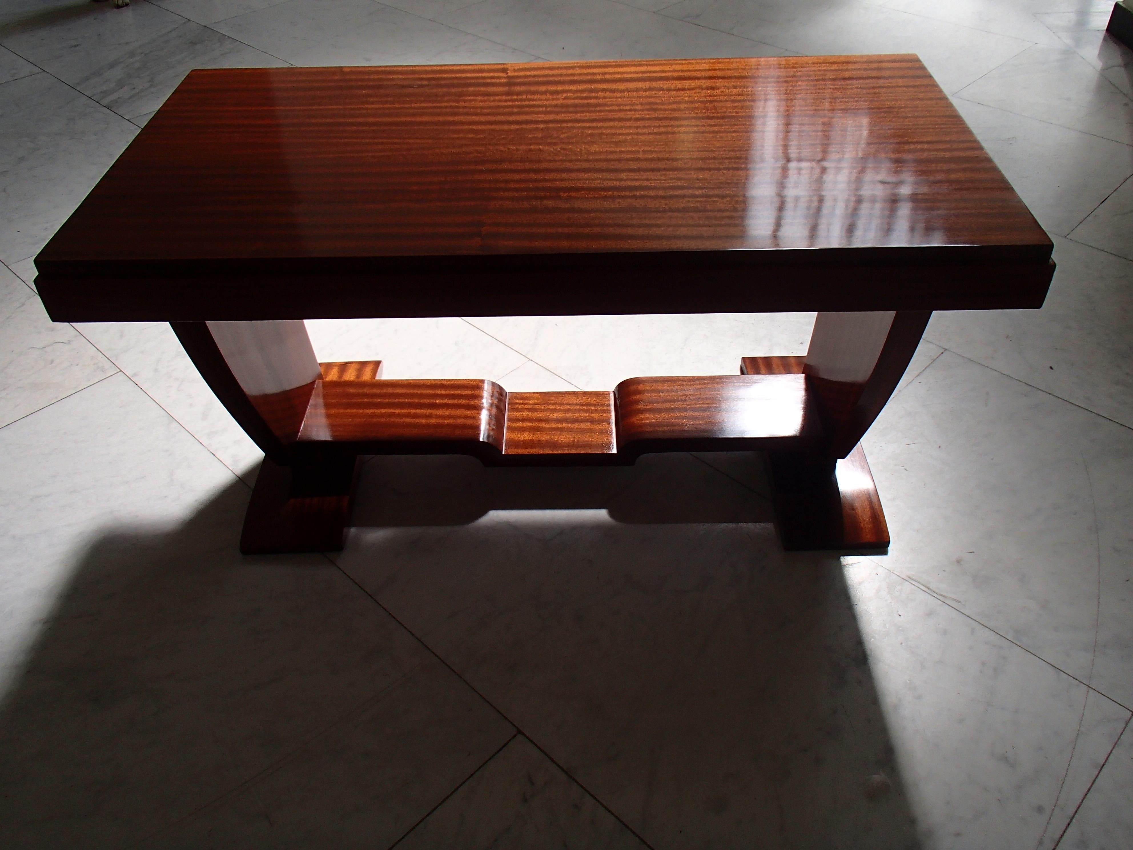 Niedriger rechteckiger Art-Déco-Mahagoni-Tisch, restauriert im Angebot 12