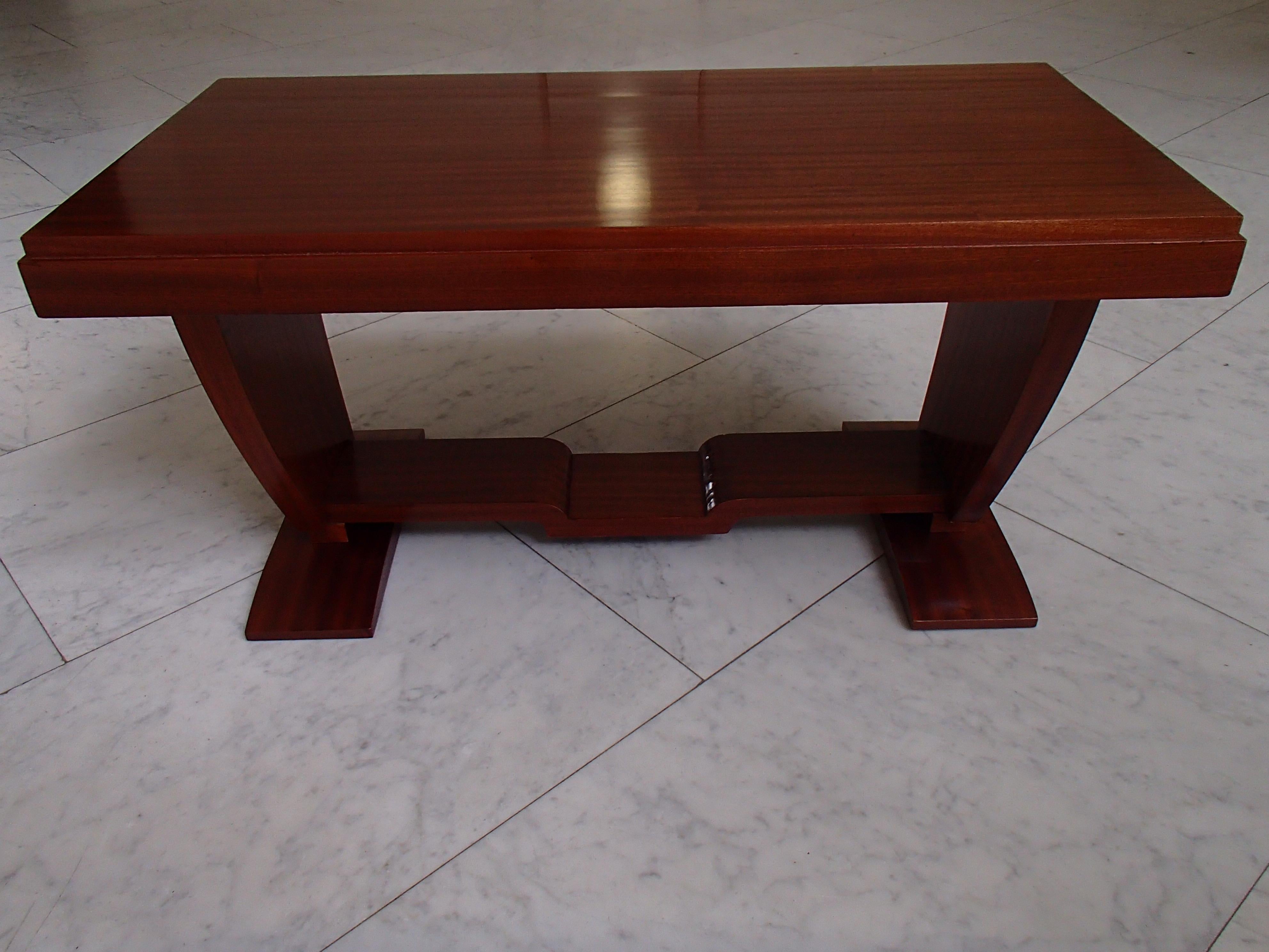 Table rectangulaire basse en acajou Art Déco restaurée en vente 1