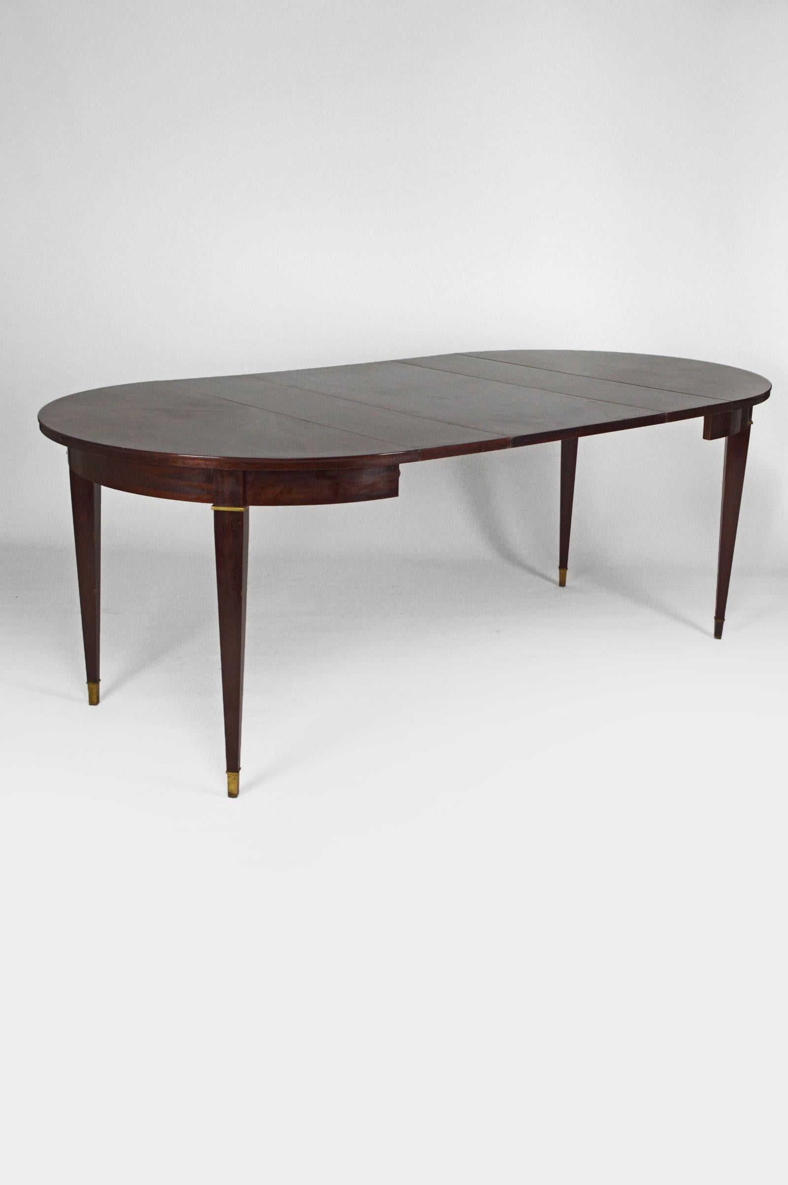 Art Deco Mahogany Round Table with Extensions, by Jacques Adnet, circa 1940 For Sale 3
