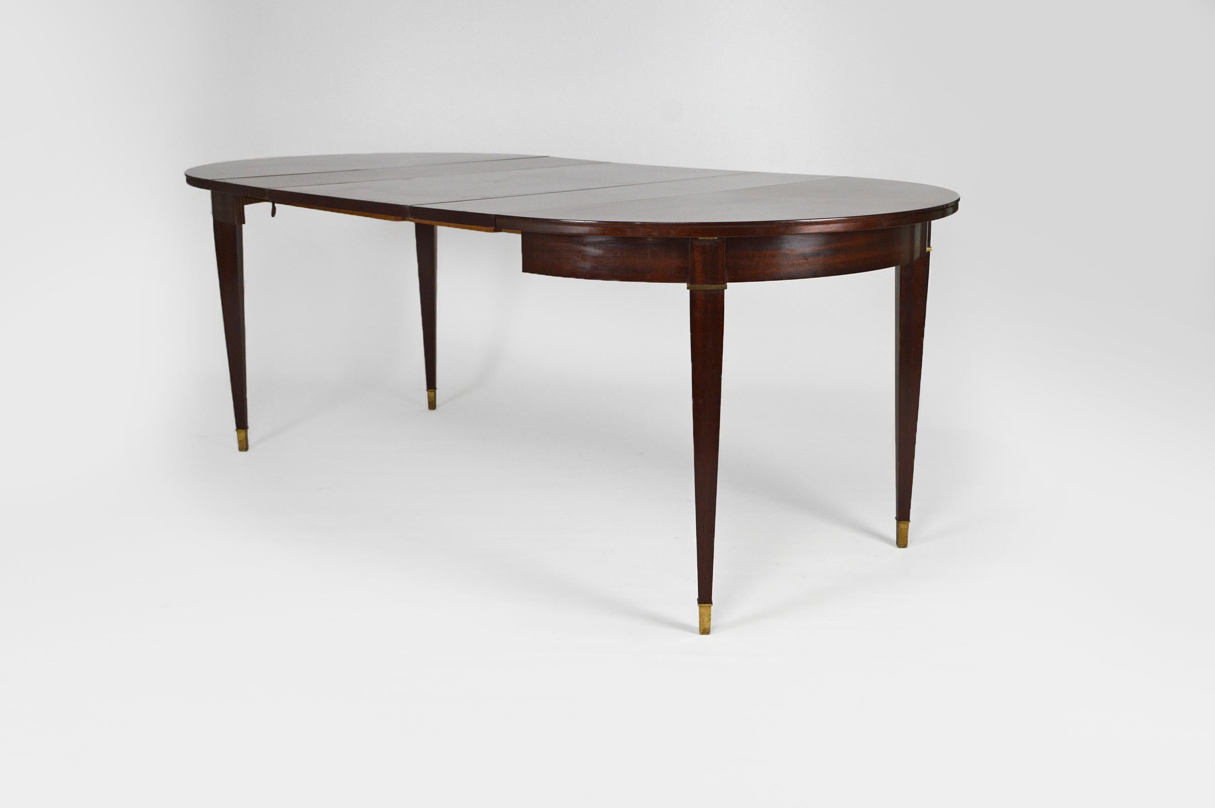 Runder Mahagoni-Tisch im Art-déco-Stil mit Verlängerungen, von Jacques Adnet, um 1940 im Angebot 3