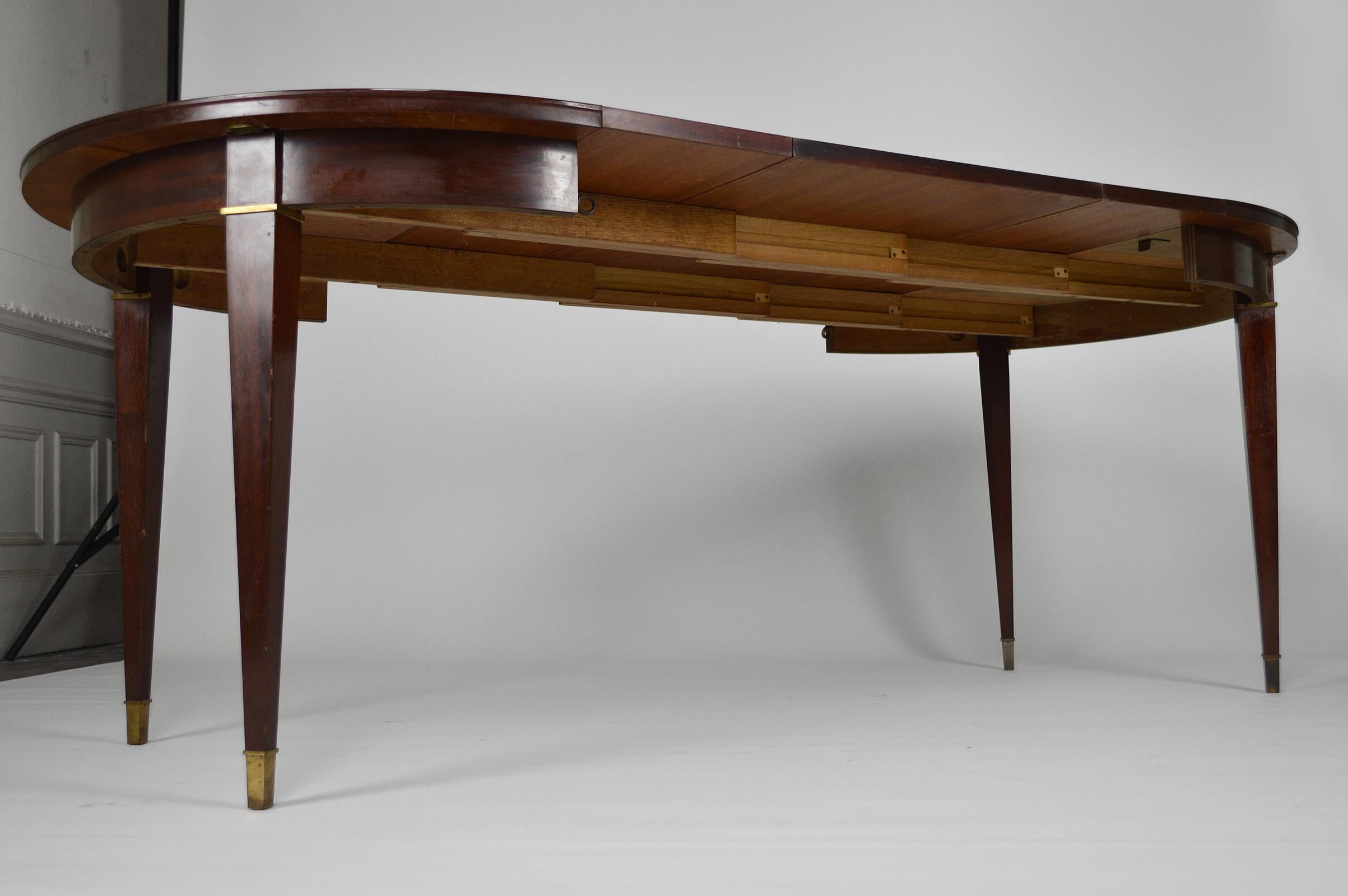 Runder Mahagoni-Tisch im Art-déco-Stil mit Verlängerungen, von Jacques Adnet, um 1940 im Angebot 9