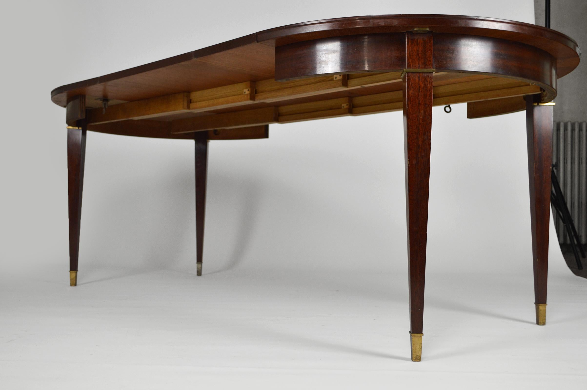 Runder Mahagoni-Tisch im Art-déco-Stil mit Verlängerungen, von Jacques Adnet, um 1940 im Angebot 10