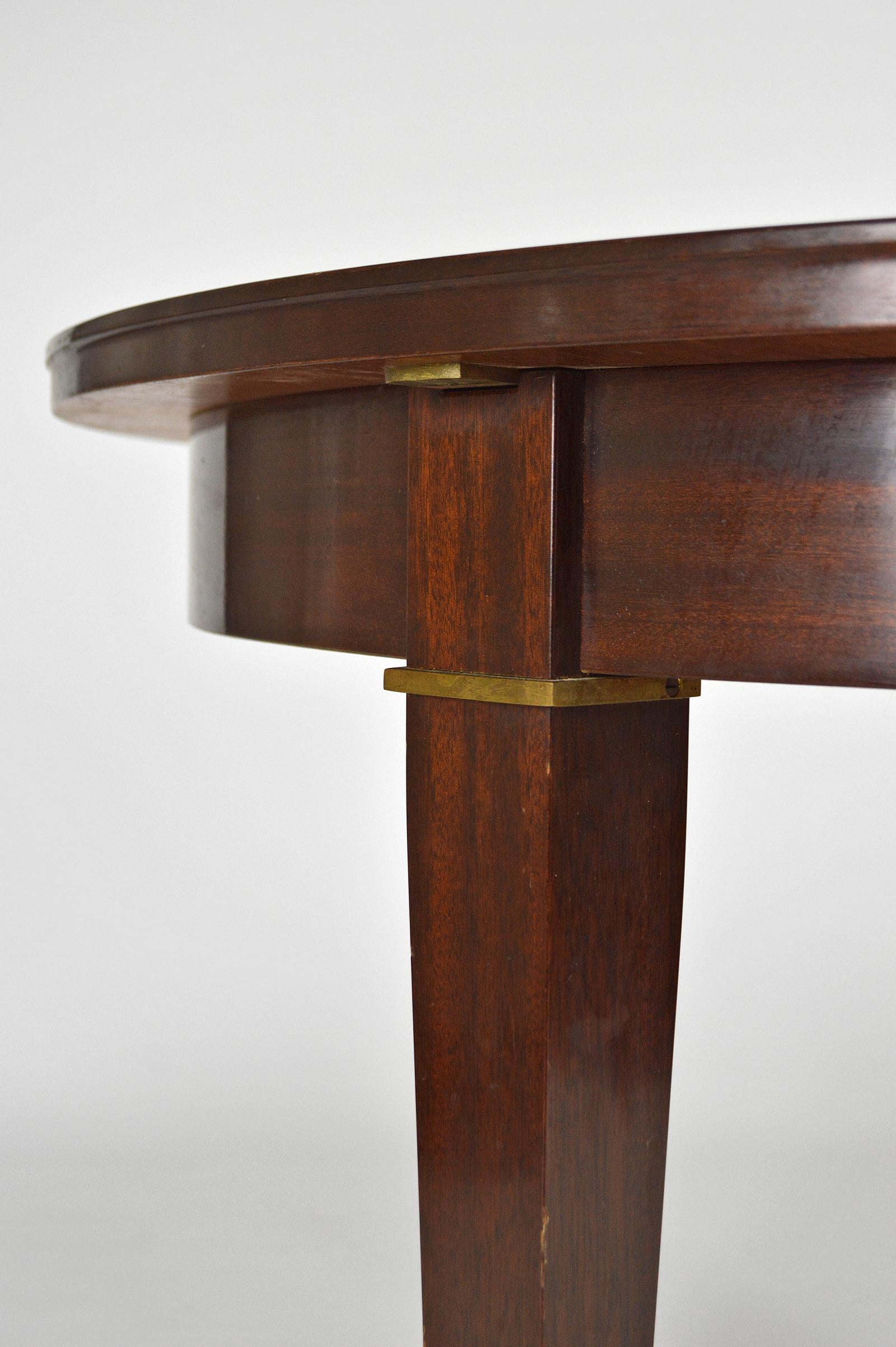 Placage Table ronde Art Déco en acajou avec rallonges, par Jacques Adnet, vers 1940 en vente