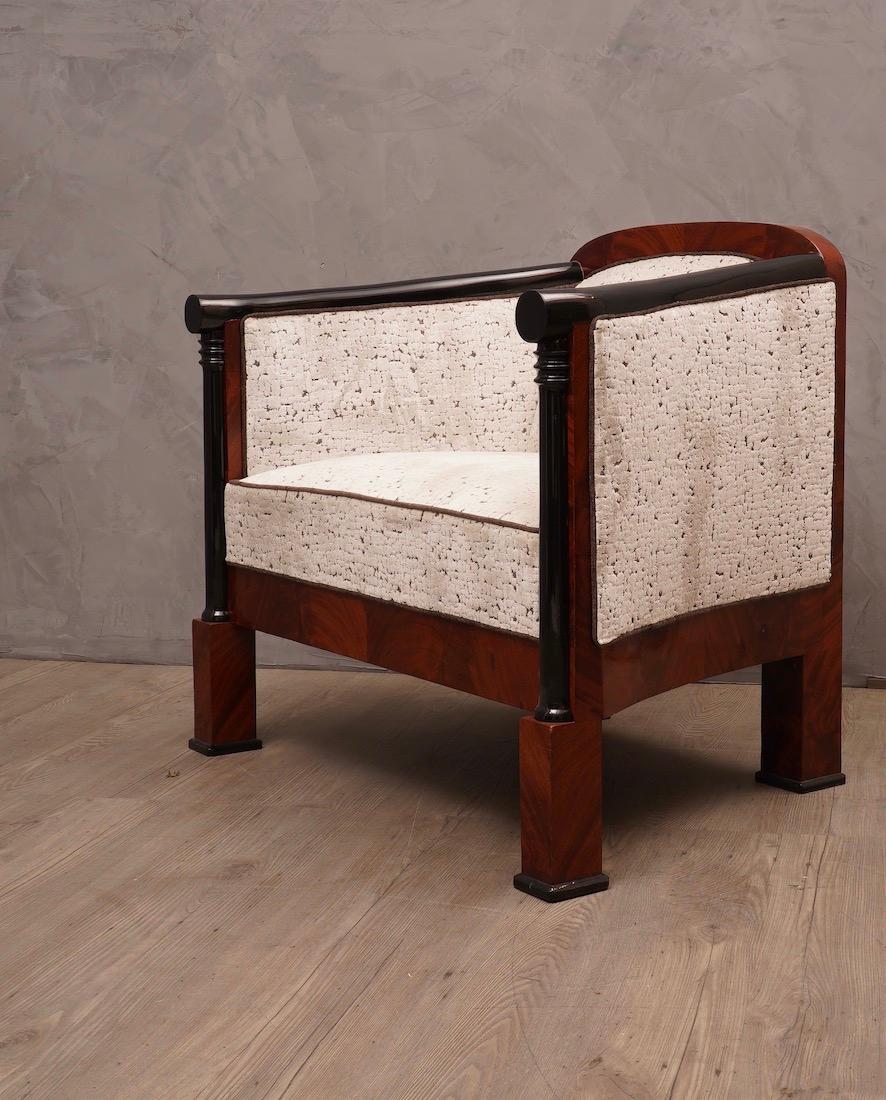 Superb armchairs in very fine mahogany wood, its design is also valuable, covered with a precious white velvet.

The armchairs has a wooden structure with mahogany veneer, the two armrests as you can see from the photos, are in black lacquered beech