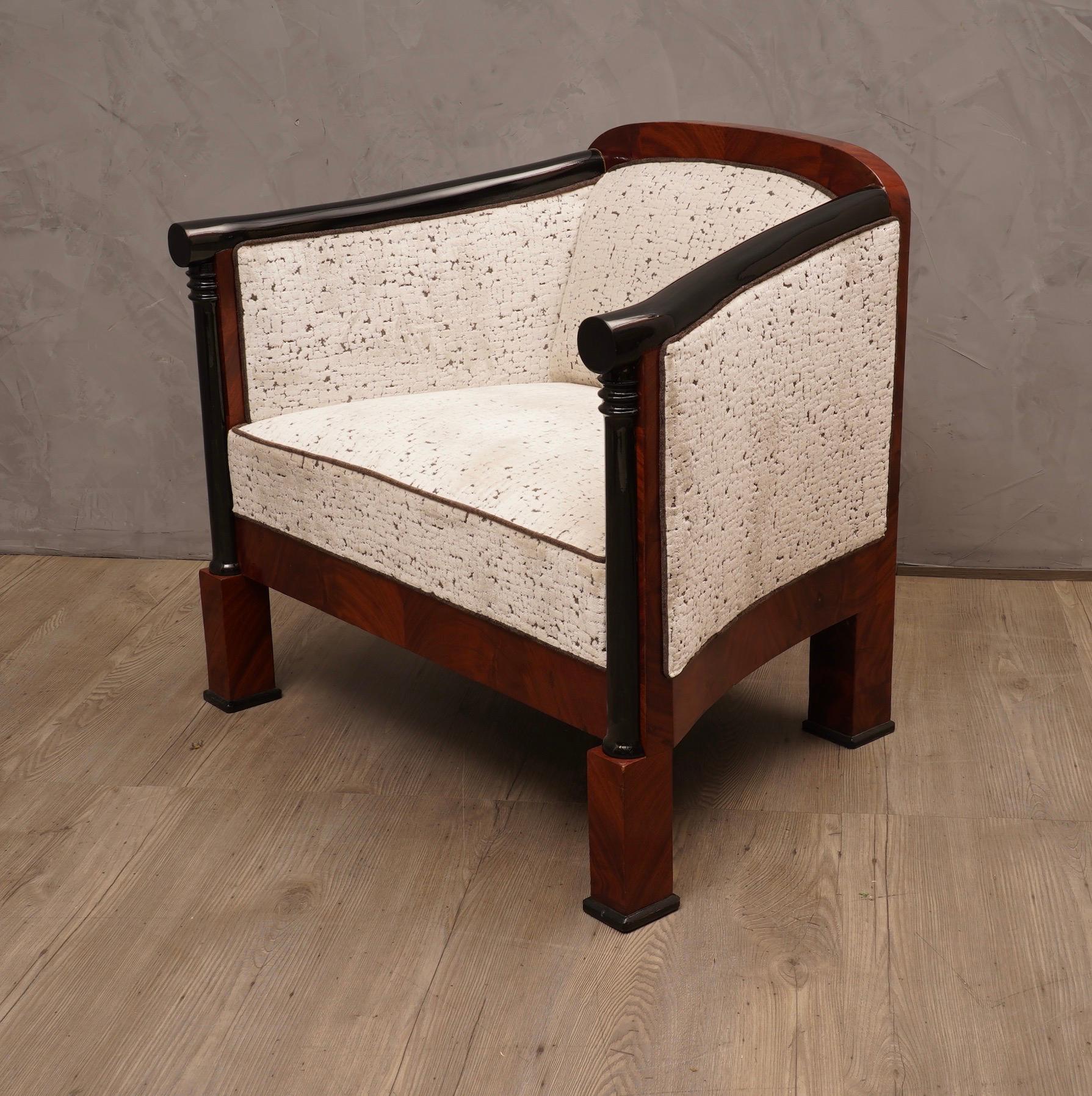 Art Deco Walnut Wood and White Velvet Armchairs, 1940 In Good Condition For Sale In Rome, IT